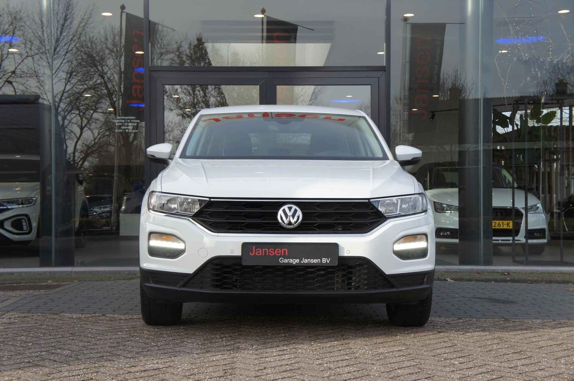 Volkswagen T-Roc 1.0 TSI | Navi | Parkeerhulp | Stoelverwarming - 9/20
