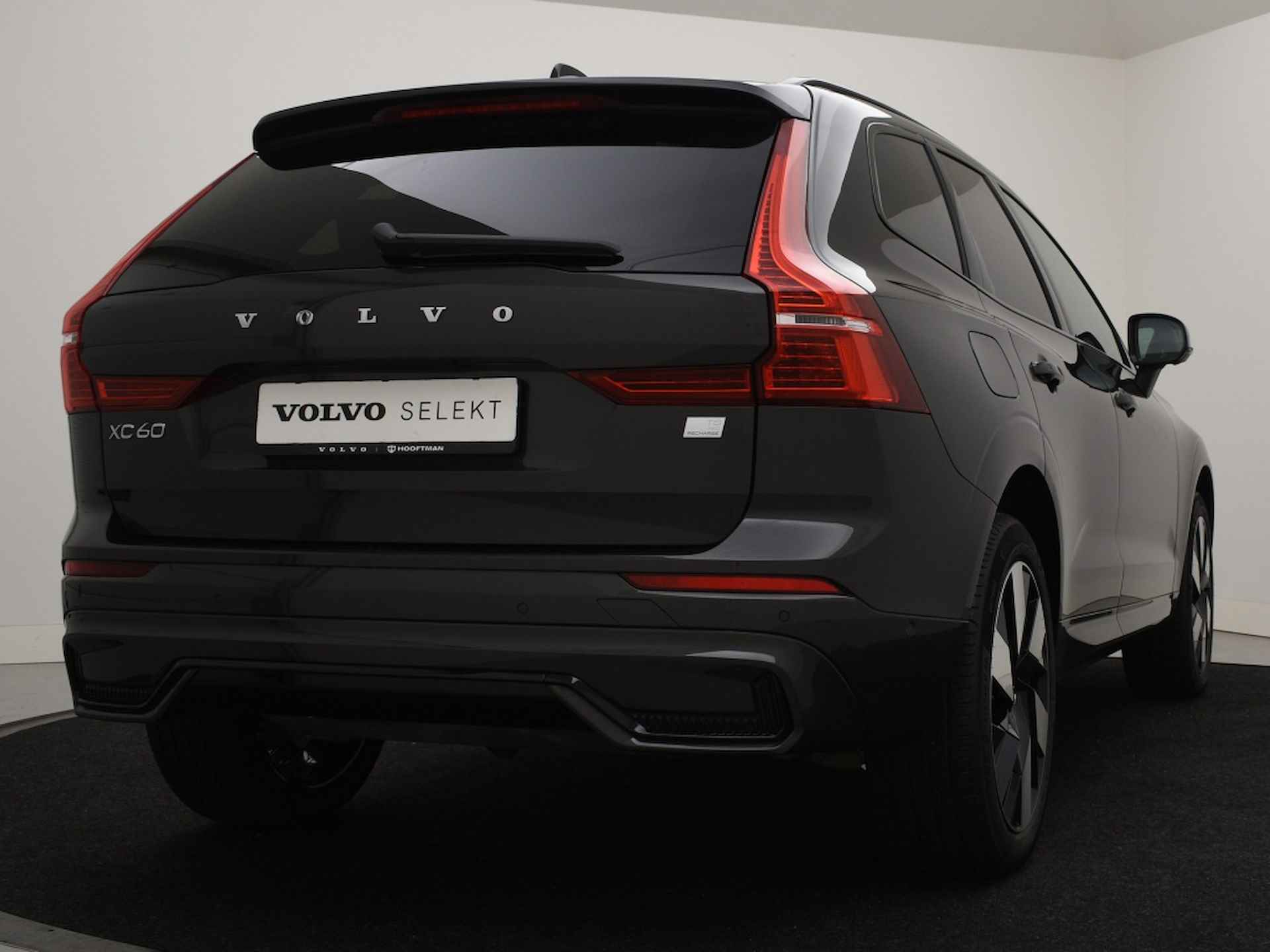 Volvo XC60  T8 PLUG-IN HYBRID LONG RANGE PLUS DARK 20INCH HARMAN KARDON 360G - 4/39