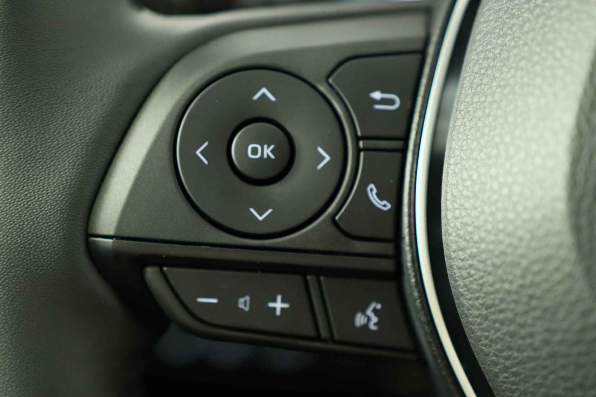Toyota RAV4 2.5 Hybrid AWD Executive | Navi By App | Memory Zetels | Clima | Stoel/Stuur Verwarming | Keyless | Camera | BLIS | 18'' Lichtme - 20/39