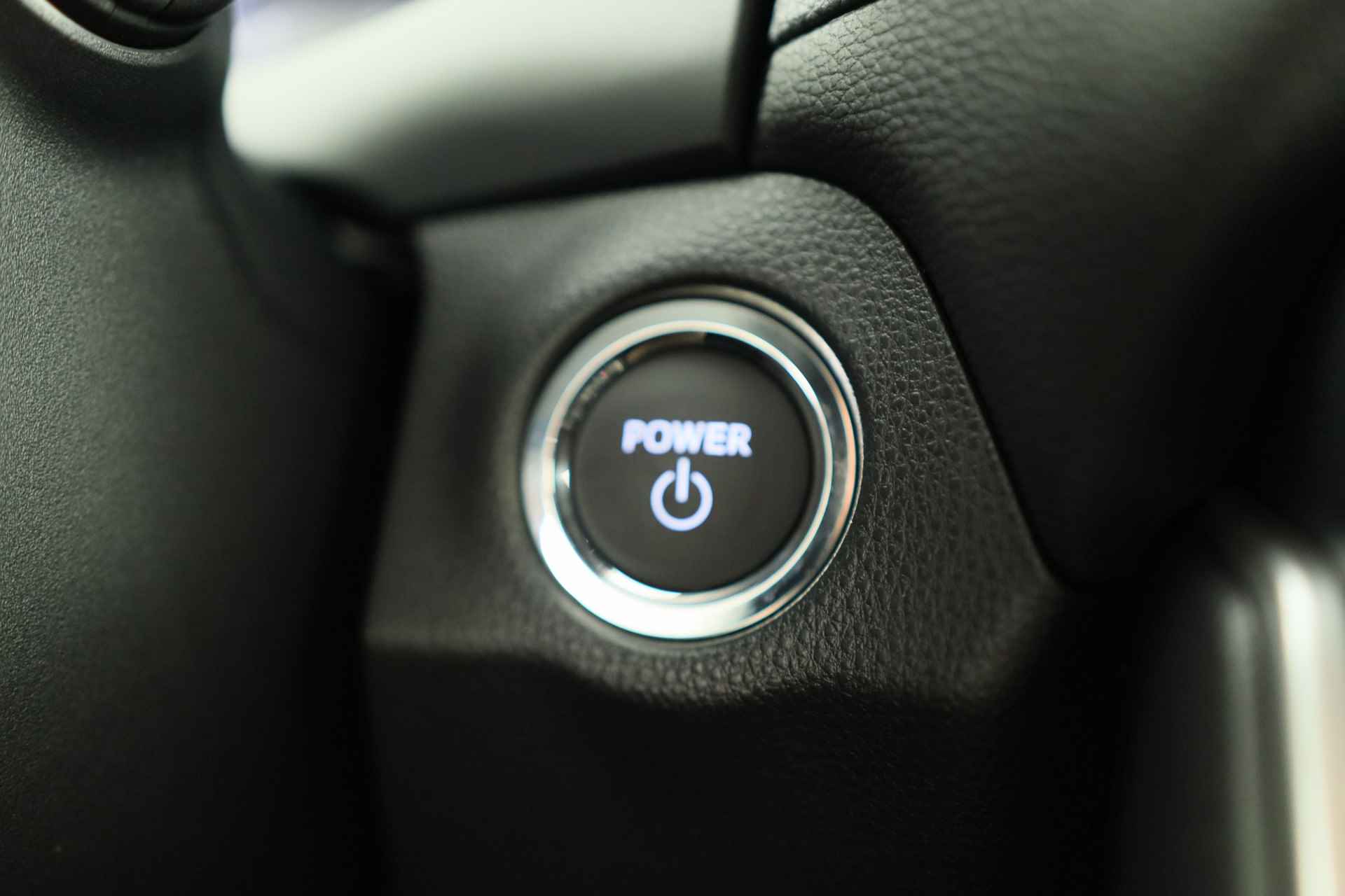 Toyota RAV4 2.5 Hybrid AWD Executive | Navi By App | Memory Zetels | Clima | Stoel/Stuur Verwarming | Keyless | Camera | BLIS | 18'' Lichtme - 24/39