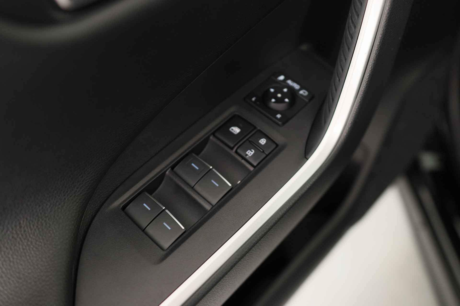Toyota RAV4 2.5 Hybrid AWD Executive | Navi By App | Memory Zetels | Clima | Stoel/Stuur Verwarming | Keyless | Camera | BLIS | 18'' Lichtme - 26/39