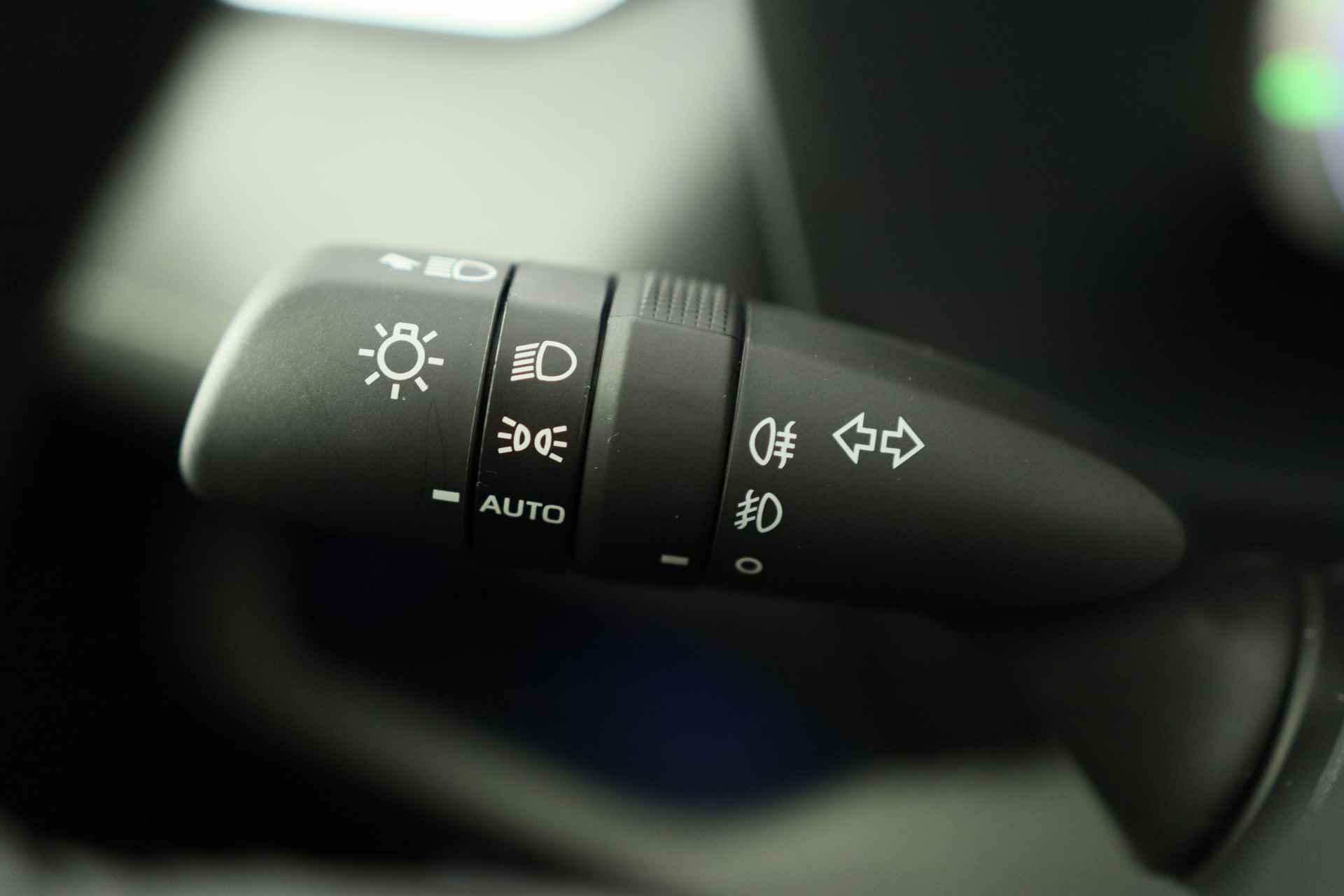 Toyota RAV4 2.5 Hybrid AWD Executive | Navi By App | Memory Zetels | Clima | Stoel/Stuur Verwarming | Keyless | Camera | BLIS | 18'' Lichtme - 37/39