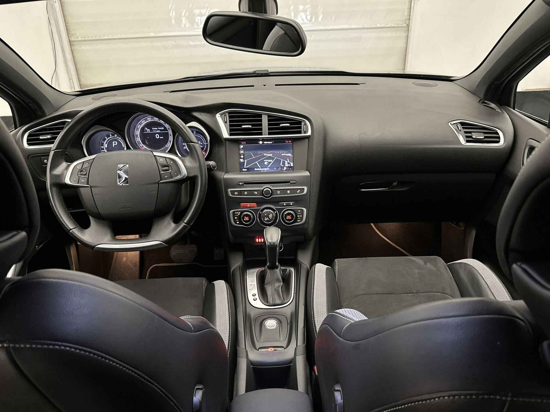 DS 4 Crossback Business 120 pk | Navigatie | Parkeersensoren Voor en Achter | Voorstoelen met Massagefunctie | Keyless Entry/Start | LED Dagrijverlichting | DAB Ontvanger | Trekhaak | Dodehoek Detectie | Climate Control | Cruise Control | 17" Lichtmetalen Velgen | - 12/35