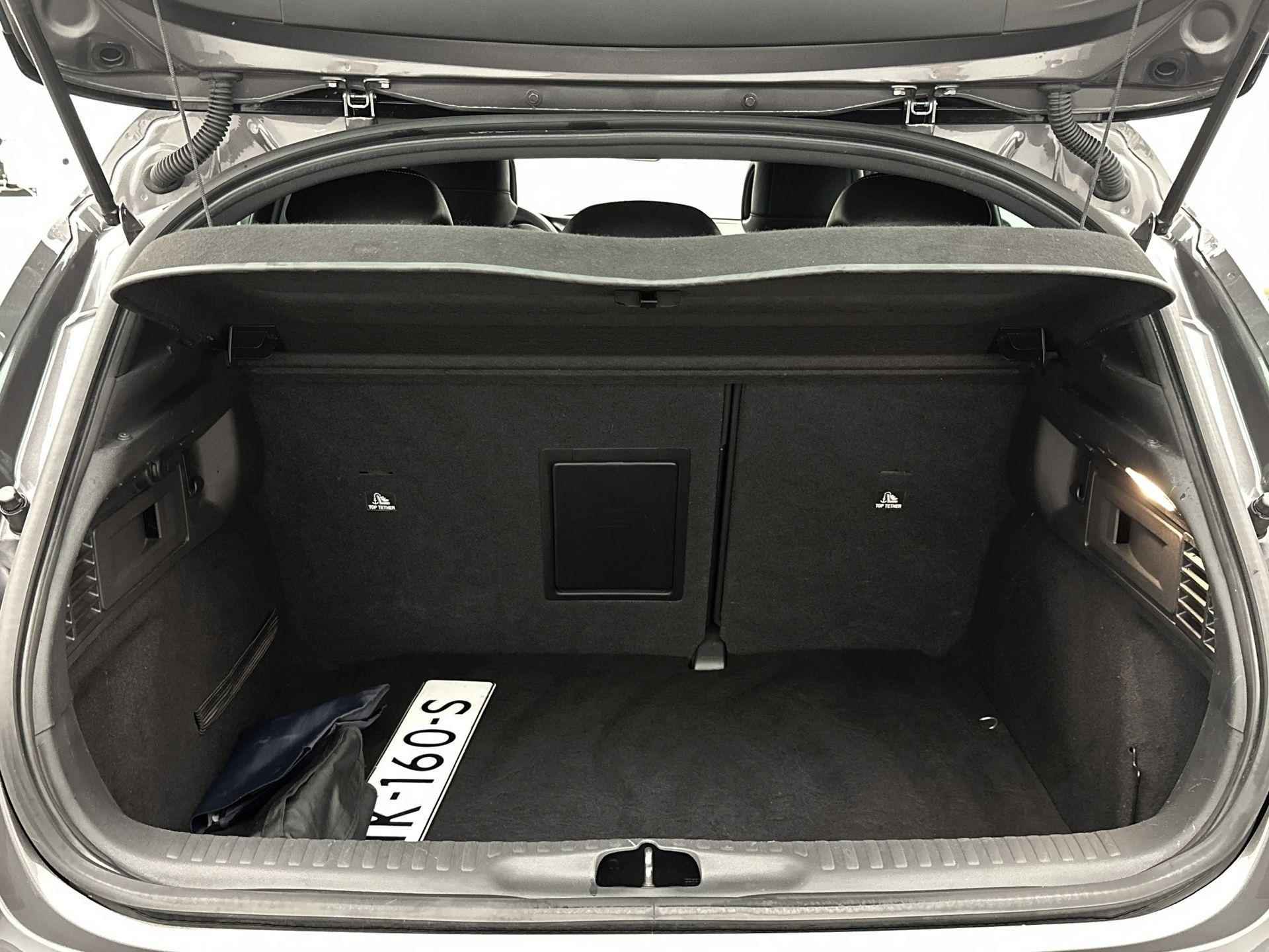 DS 4 Crossback Business 120 pk | Navigatie | Parkeersensoren Voor en Achter | Voorstoelen met Massagefunctie | Keyless Entry/Start | LED Dagrijverlichting | DAB Ontvanger | Trekhaak | Dodehoek Detectie | Climate Control | Cruise Control | 17" Lichtmetalen Velgen | - 16/35