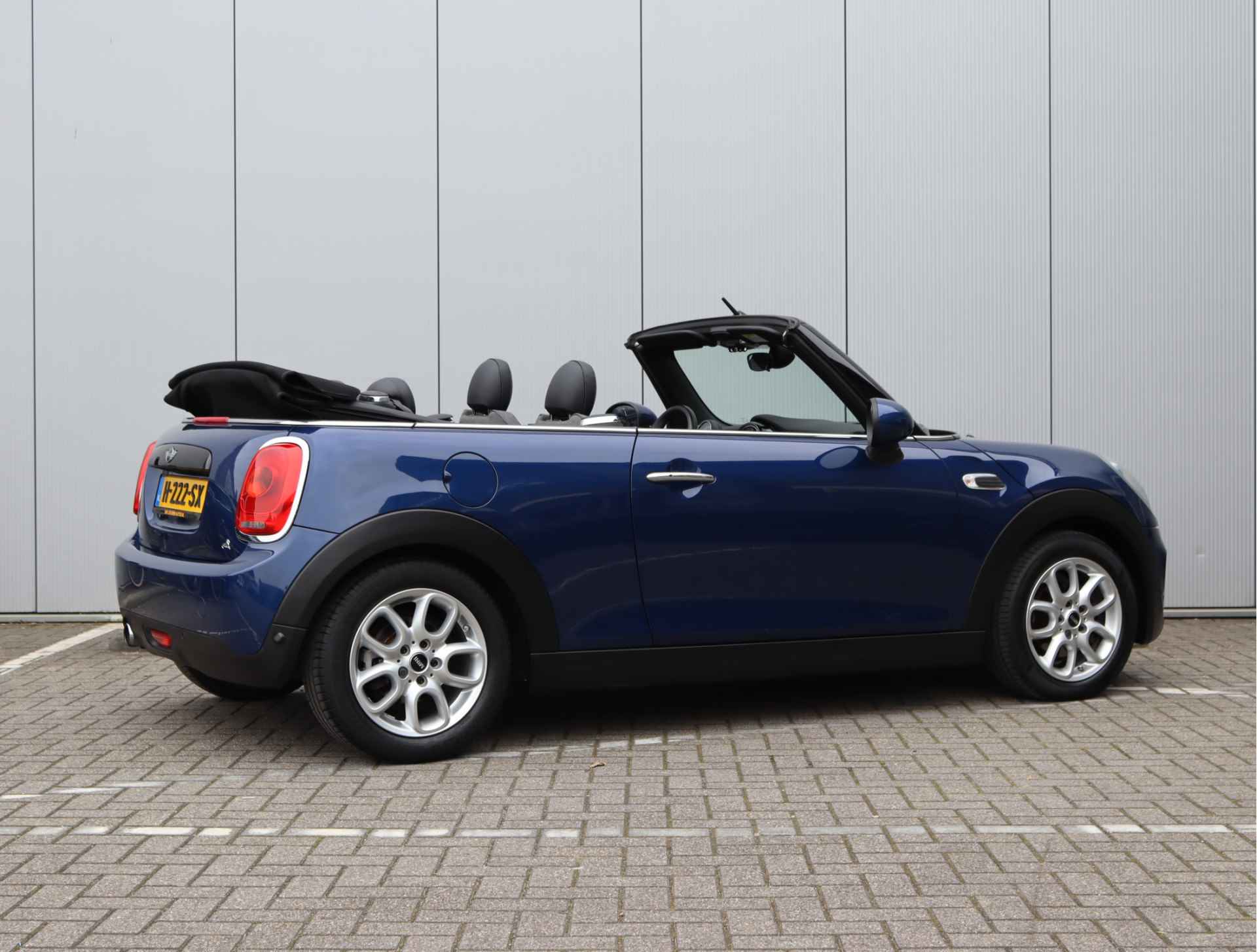 MINI Cabrio 1.5 Cooper Pepper Serious Business | Navigatie | Stoelverwarming | Parkeersensoren | Keyless - 6/54