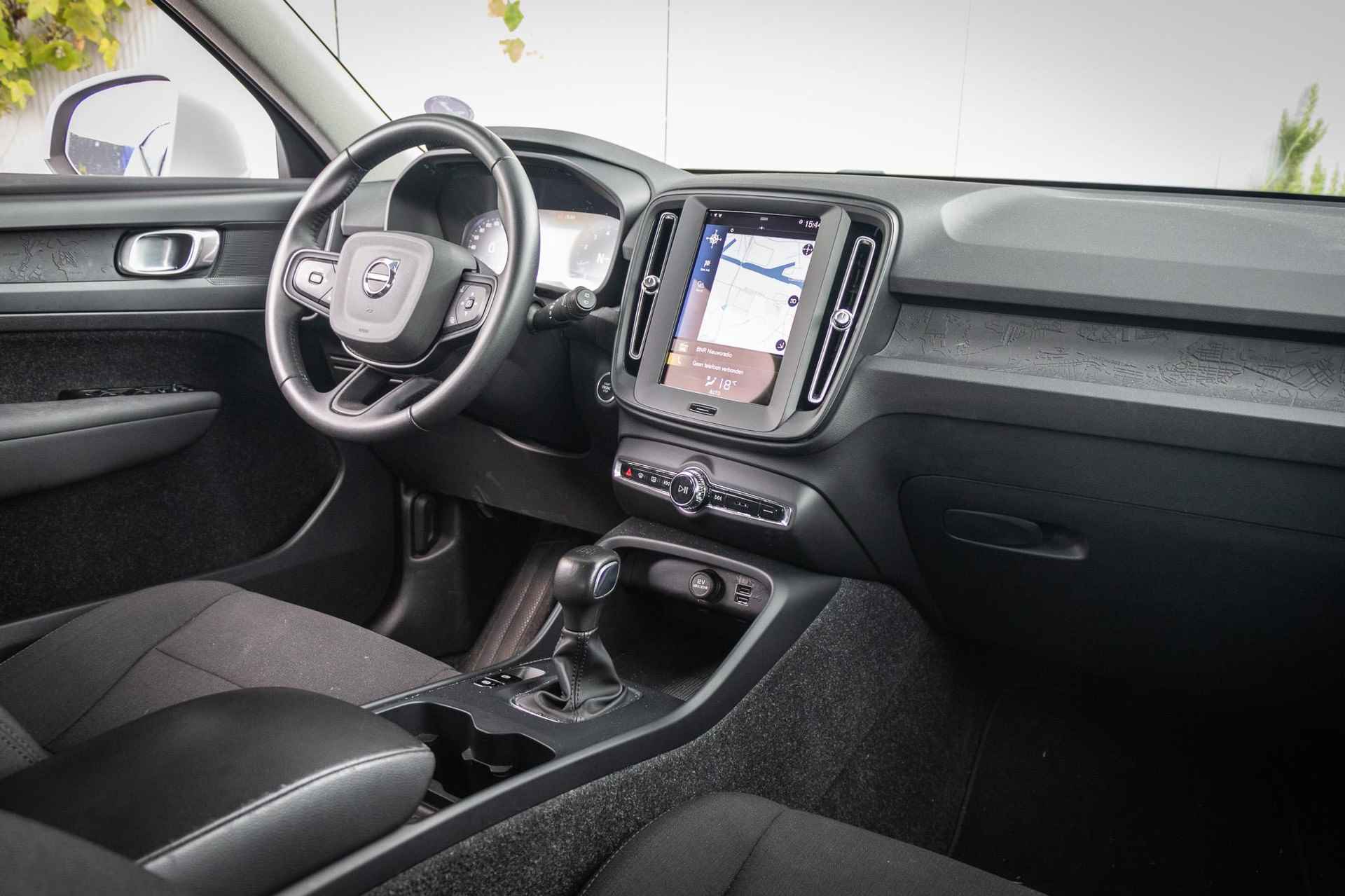 Volvo XC40 T2 Momentum Core | Navigatie | Parkeersensoren achter | Apple Carplay / Android Auto | Climate control | Cruise control - 11/15