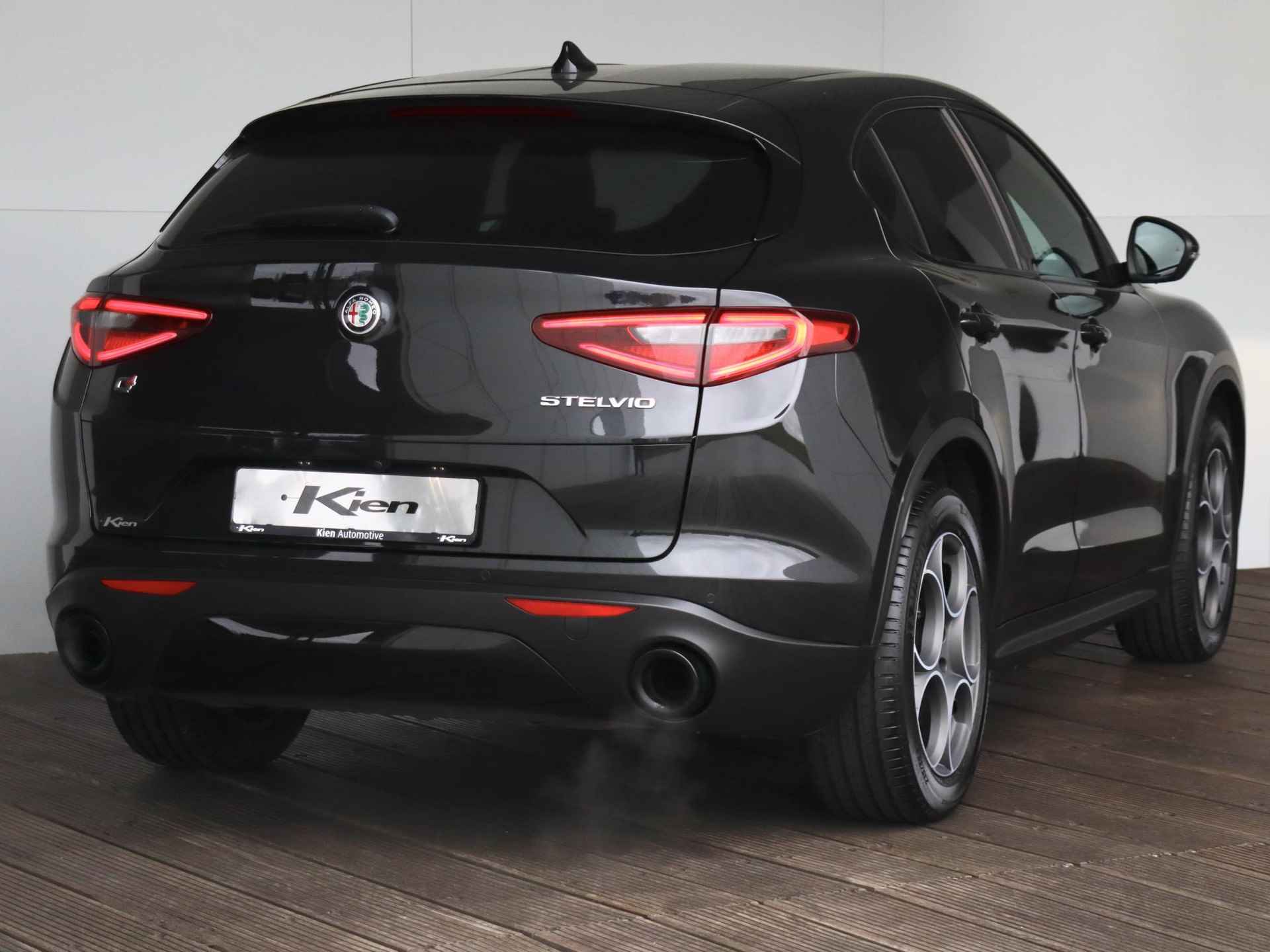 Alfa Romeo Stelvio 2.0 T AWD Super 280PK | Veloce int | Harman Kardon | Flippers | Navi | - 4/35