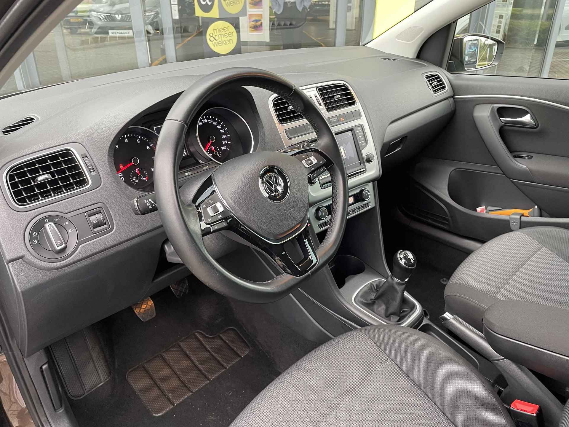 Volkswagen Polo 1.2 TSI Highline Navigatie | Apple carplay/android auto | Parkeersensoren voor/achter | Cruise Control | NAvigatie | Lichtmetalen velgen | - 7/25