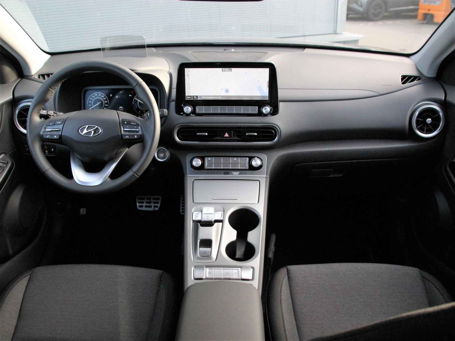 Hyundai Kona EV Fashion 39 kWh | Head-Up Display | Navigatie | Camera | Apple Carplay/Android Auto | Premium Audio | Keyless Entry | Adapt. Cruise Control | Dodehoek | Rijklaarprijs! - 12/25