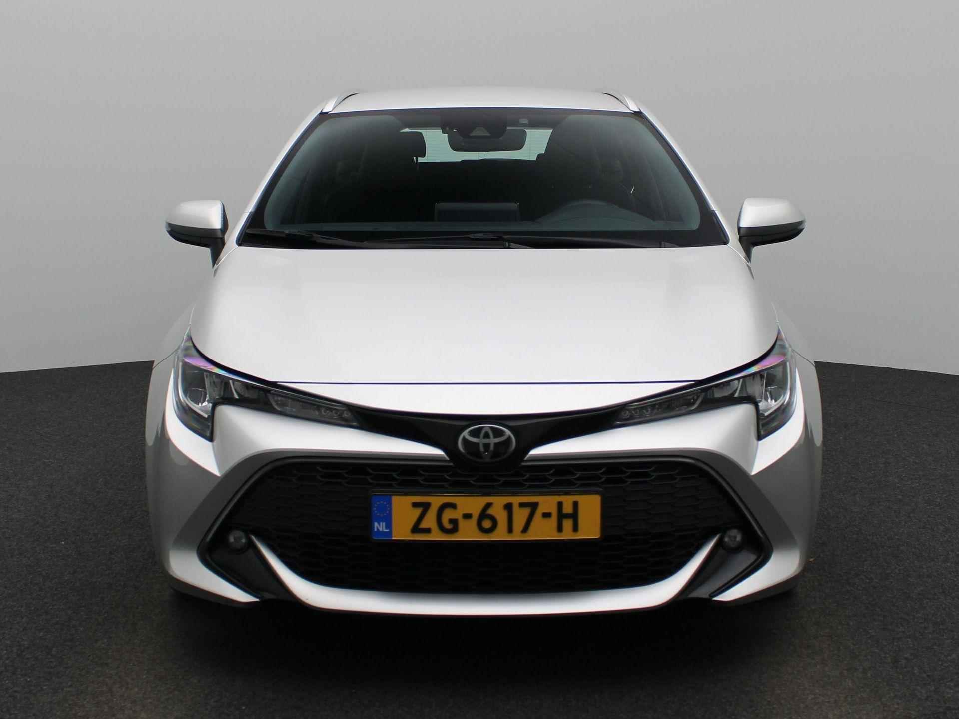 Toyota Corolla Touring Sports 1.2 Turbo First Edition | Trekhaak | Adaptieve Cruise Control | Camera | Full-Map Navigatie | Climate Control | Apple Carplay & Android Auto - 3/35