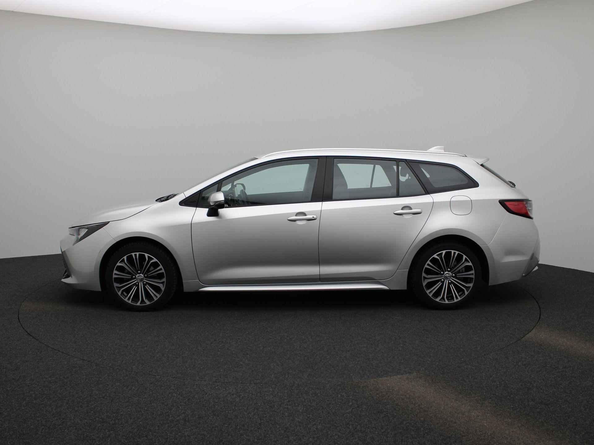 Toyota Corolla Touring Sports 1.2 Turbo First Edition | Trekhaak | Adaptieve Cruise Control | Camera | Full-Map Navigatie | Climate Control | Apple Carplay & Android Auto - 4/35