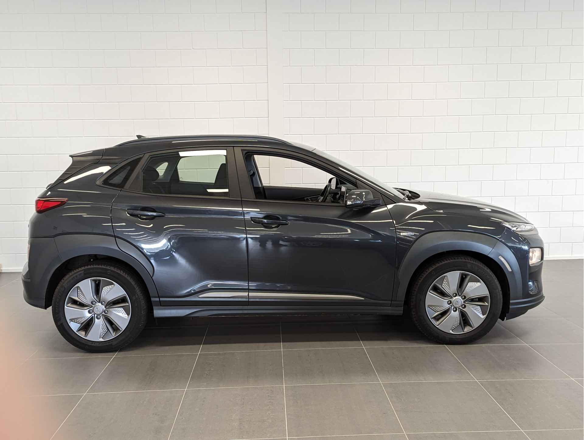 Hyundai KONA EV Comfort 64 kWh € 2000 SEPP SUBSIDIE | NAVIGATIE | LONG RANGE ACCU | LEUKE AUTO! - 8/46