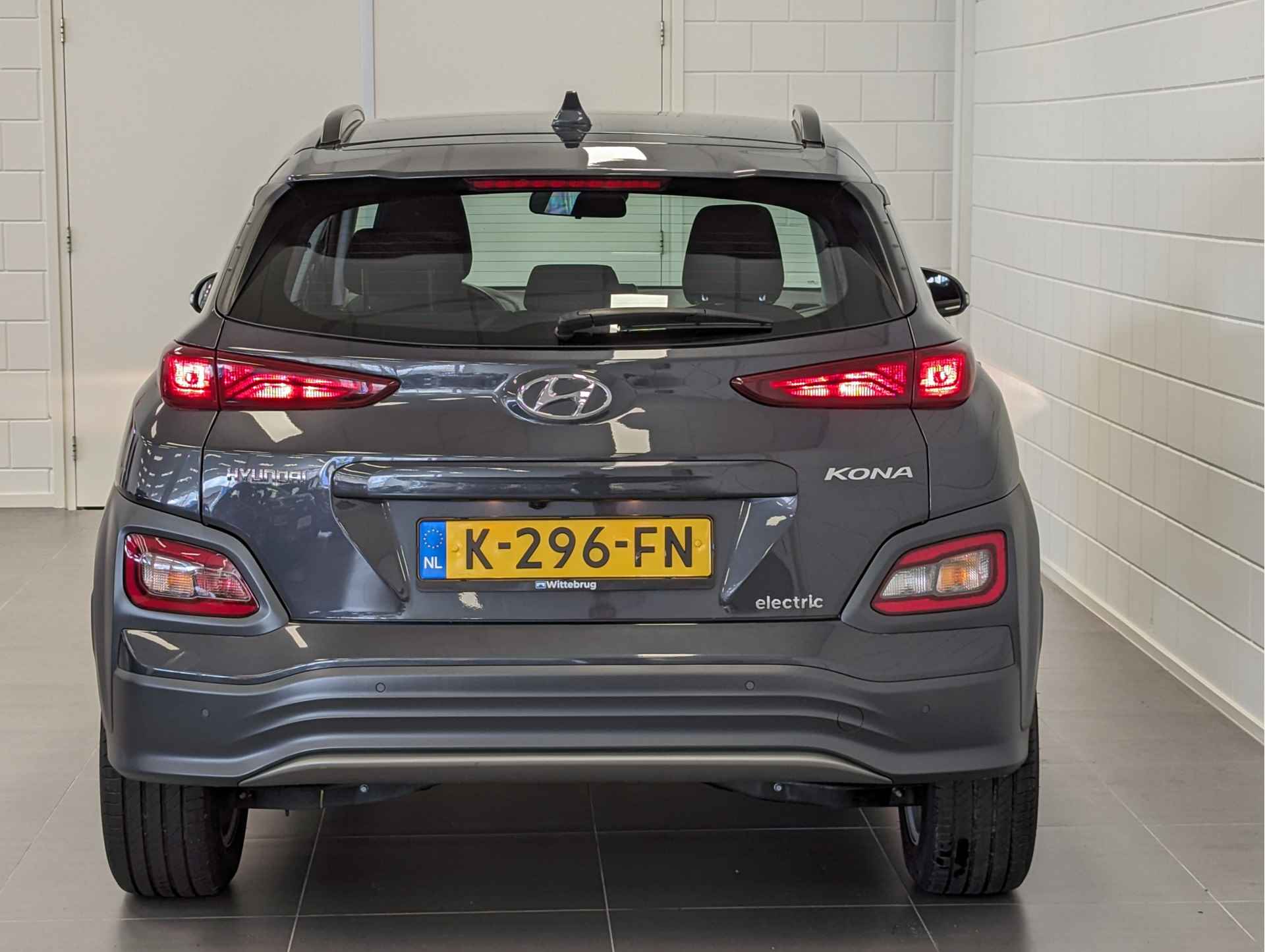 Hyundai KONA EV Comfort 64 kWh € 2000 SEPP SUBSIDIE | NAVIGATIE | LONG RANGE ACCU | LEUKE AUTO! - 43/46