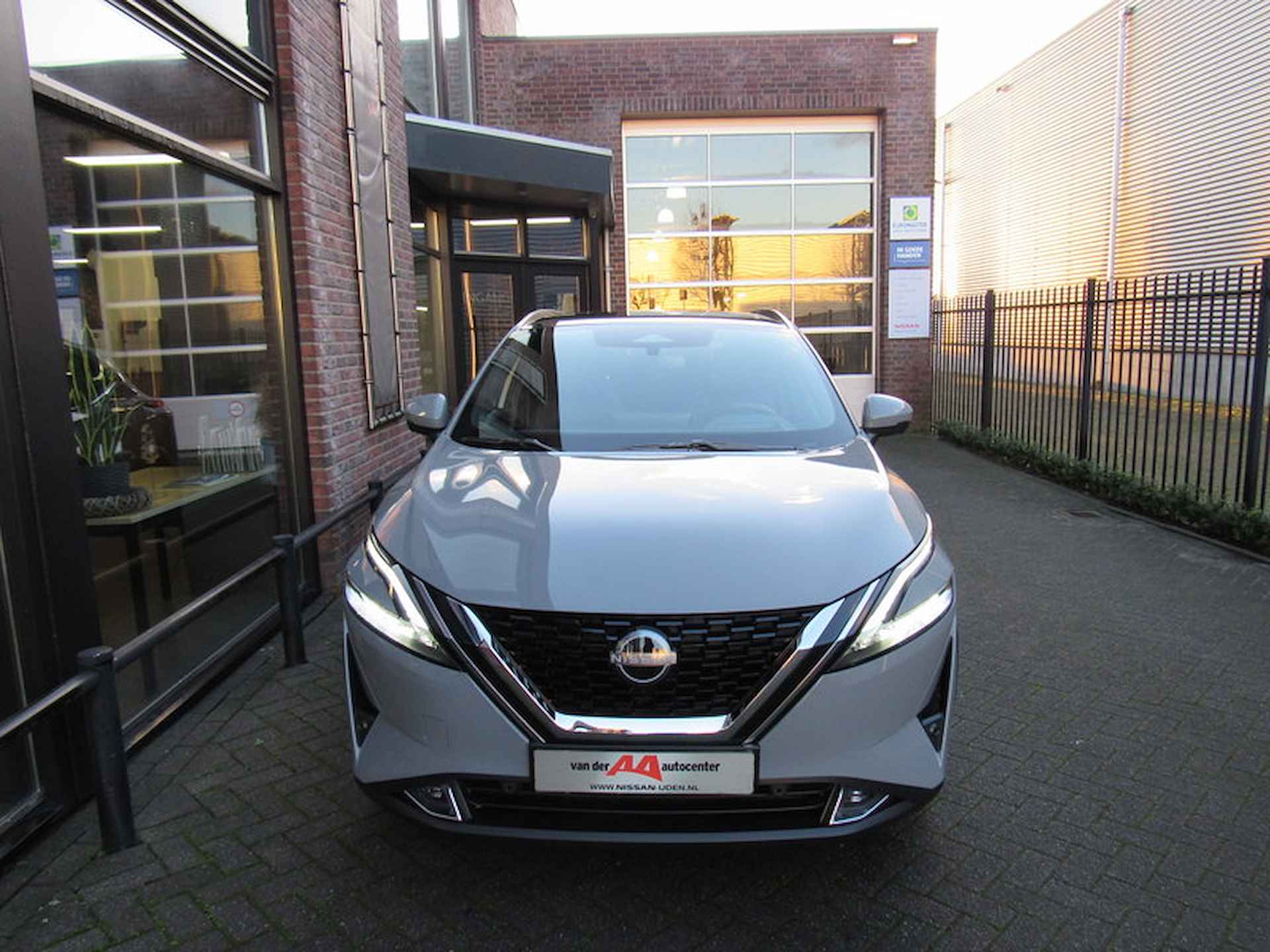 Nissan Qashqai  Tekna Navigatie / Adapt cruise control / 360 Camera  / Pdc / Panorama dak / Head up display / El stoelen / Cold pack - 4/31