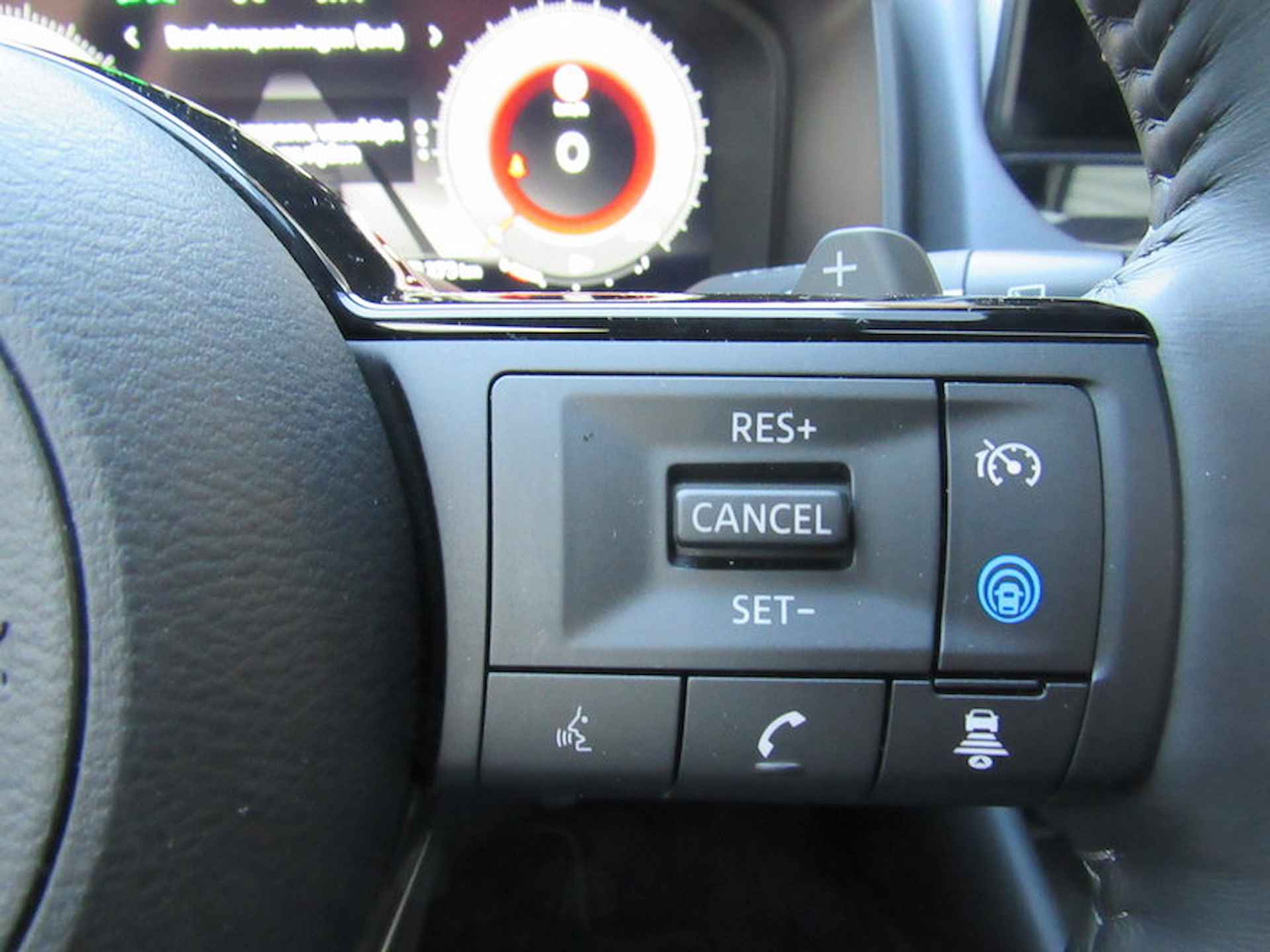 Nissan Qashqai  Tekna Navigatie / Adapt cruise control / 360 Camera  / Pdc / Panorama dak / Head up display / El stoelen / Cold pack - 18/31