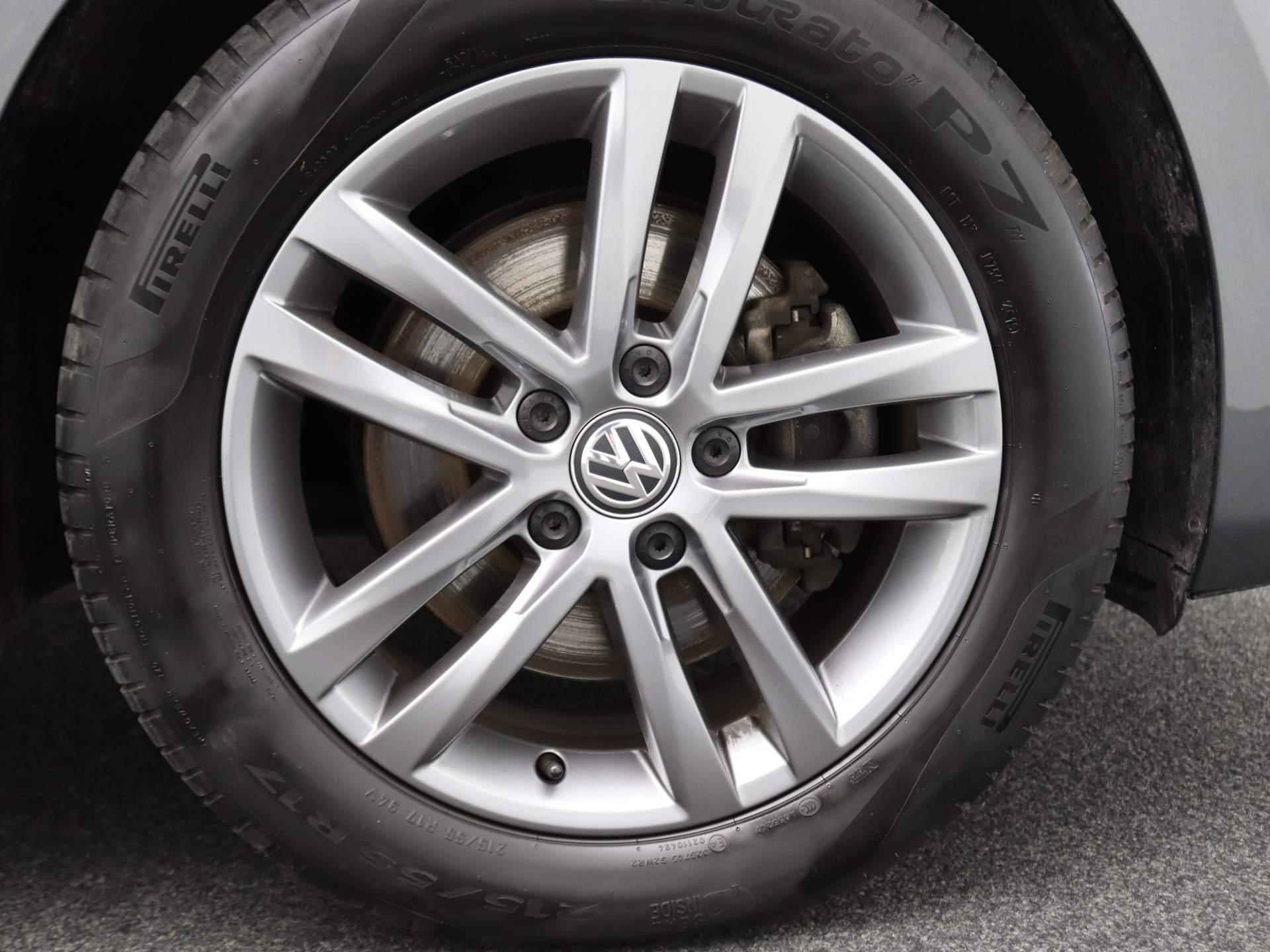 Volkswagen Touran 1.5 TSI Highline 7p 150PK DSG Navi, Adaptieve Cruise, Clima, Stoelverwarming, PDC voor en achter, Trekhaak, 17" LM Velgen - 16/49