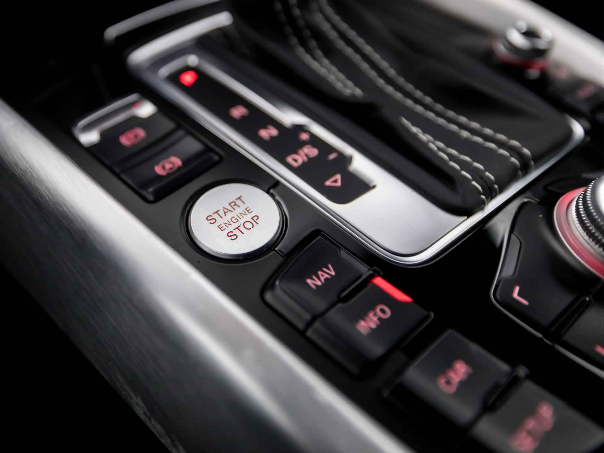 Audi Q5 2.0 TDI quattro S-Line Sport 177Pk Automaat (2X S-LINE, NAVIGATIE, STOELVERWARMING, TREKHAAK, LEDER, SPORTSTOELEN, GETINT GLAS, XENON, KEYLESS START, ELEK ACHTERKLEP, NIEUWSTAAT) - 11/43