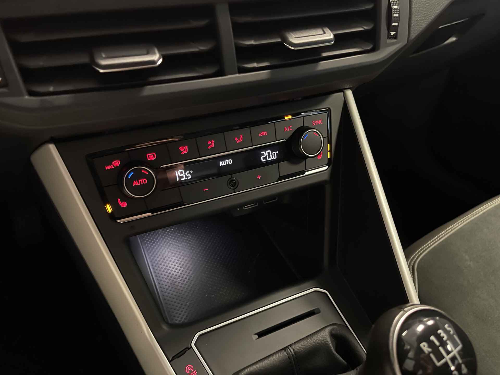 Volkswagen Polo 1.0 TSI Highline BeatsAudio/Parkeersensoren/Stoelverwarming - 30/31