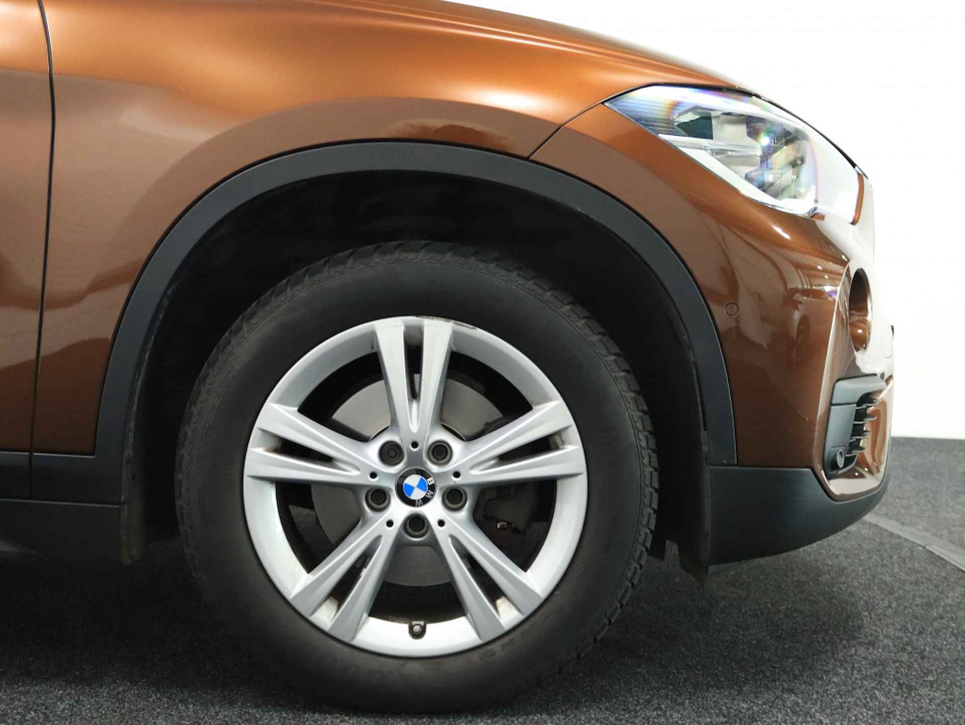 Bmw X1 sDrive18d Essential | Navigatie | Head-up Display | Cruise contr - 10/52