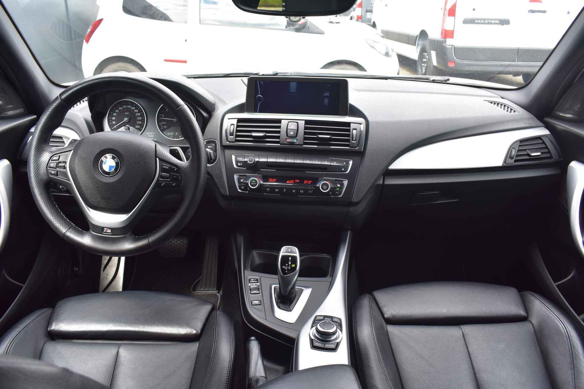 BMW 1-serie M135i xDrive High Executive 320pk | Harman & Kardon | Navigatie | Stoelverwarming | Leder | Parkersensoren Voor & Achter - 12/34