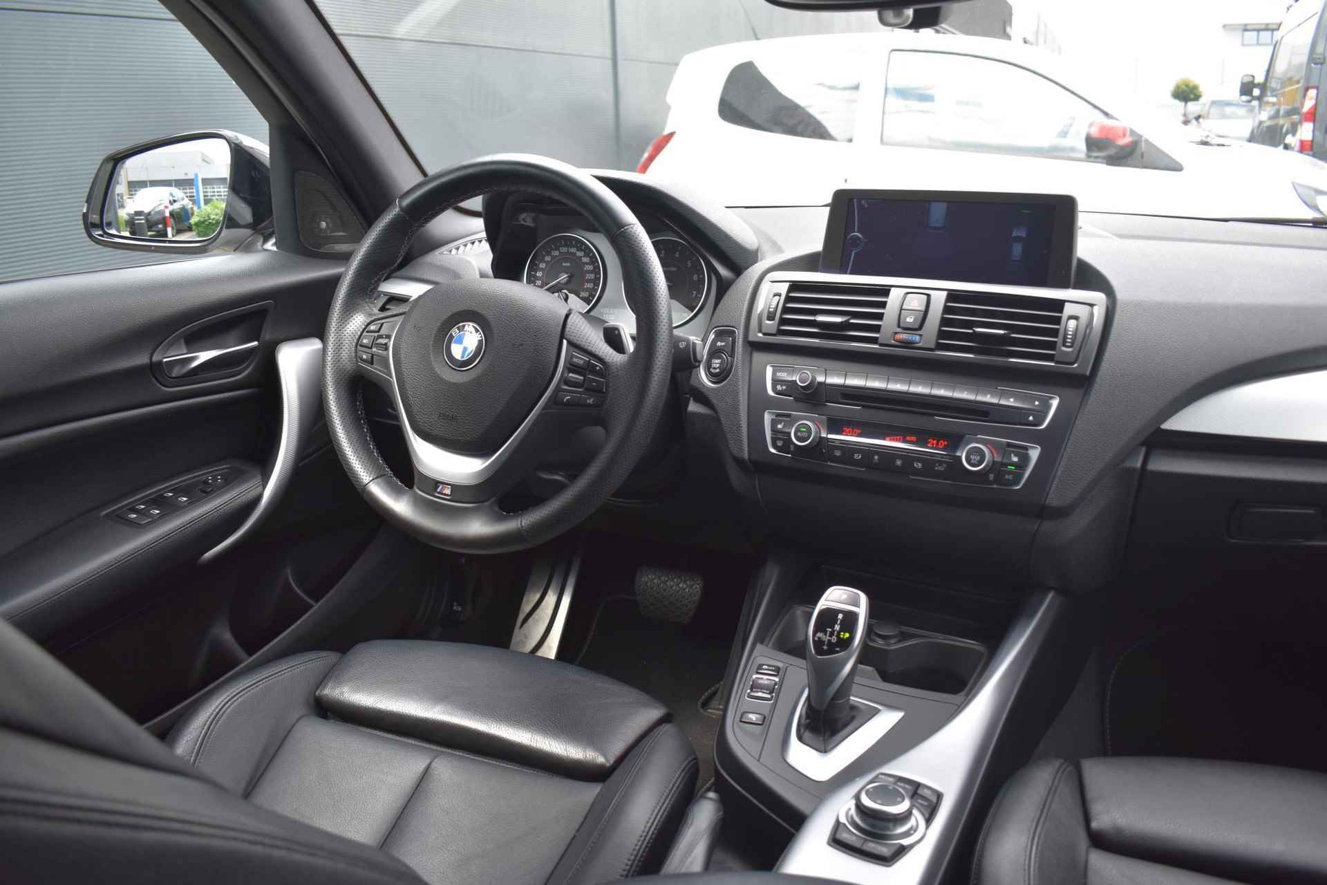 BMW 1-serie M135i xDrive High Executive 320pk | Harman & Kardon | Navigatie | Stoelverwarming | Leder | Parkersensoren Voor & Achter - 13/34