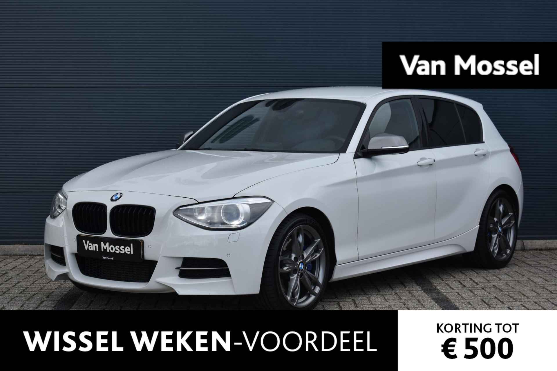 BMW 1-serie M135i xDrive High Executive 320pk | Harman & Kardon | Navigatie | Stoelverwarming | Leder | Parkersensoren Voor & Achter - 1/34