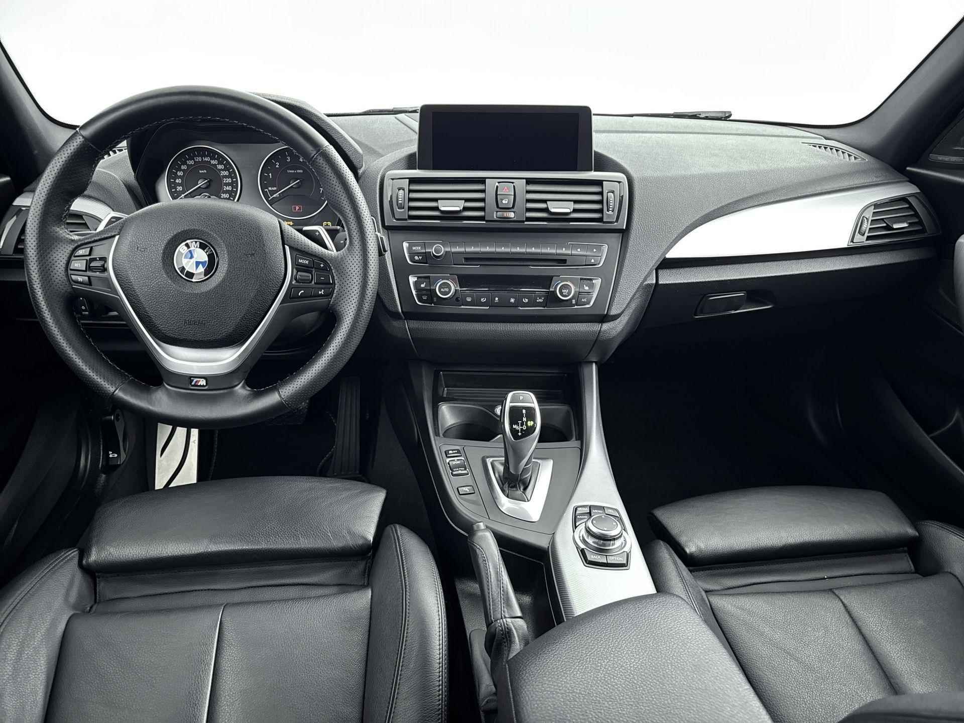 BMW 1-serie M135i xDrive High Executive 320pk | Harman & Kardon | Navigatie | Stoelverwarming | Leder | Parkersensoren Voor & Achter - 6/27