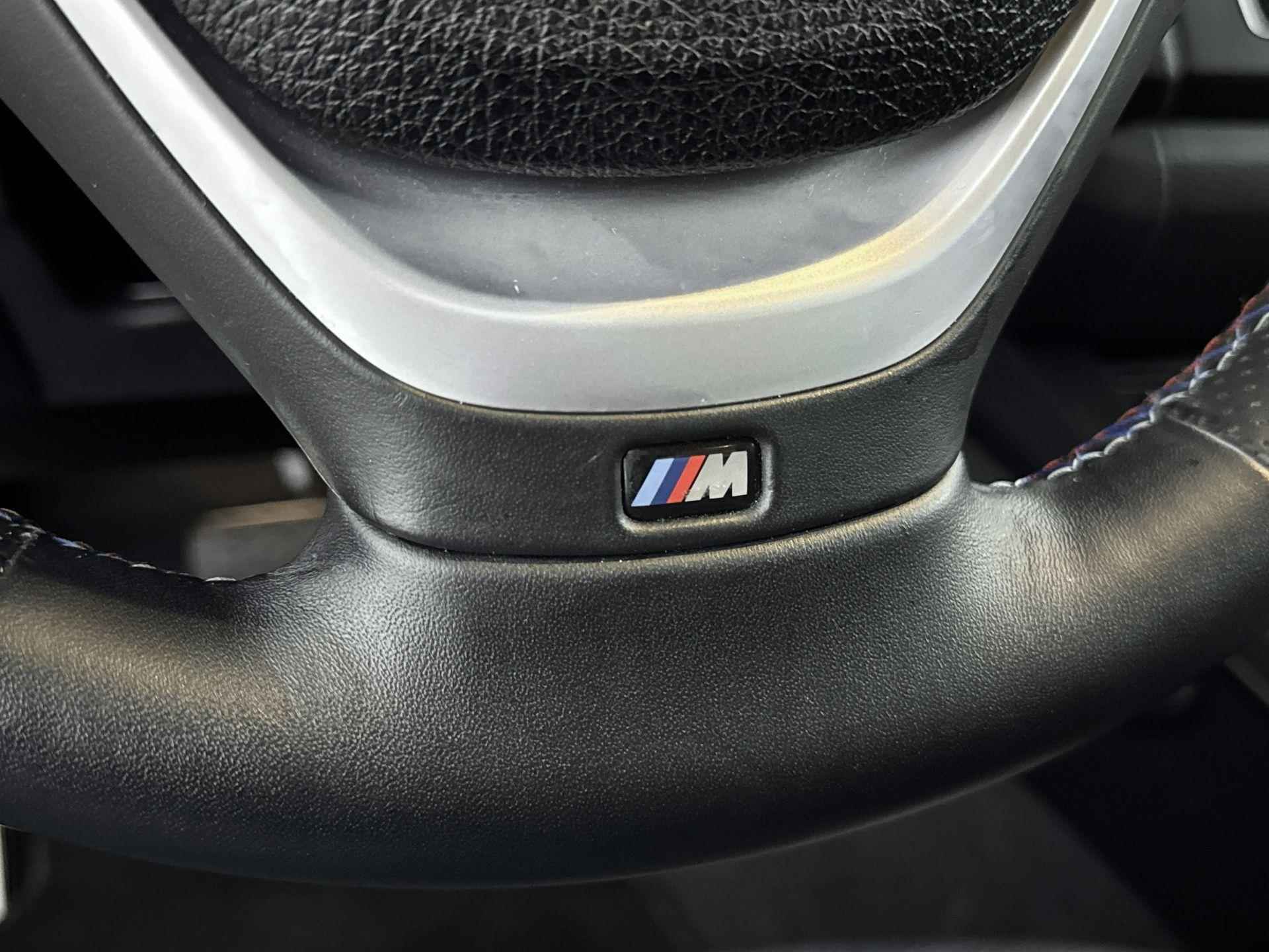 BMW 1-serie M135i xDrive High Executive 320pk | Harman & Kardon | Navigatie | Stoelverwarming | Leder | Parkersensoren Voor & Achter - 24/27