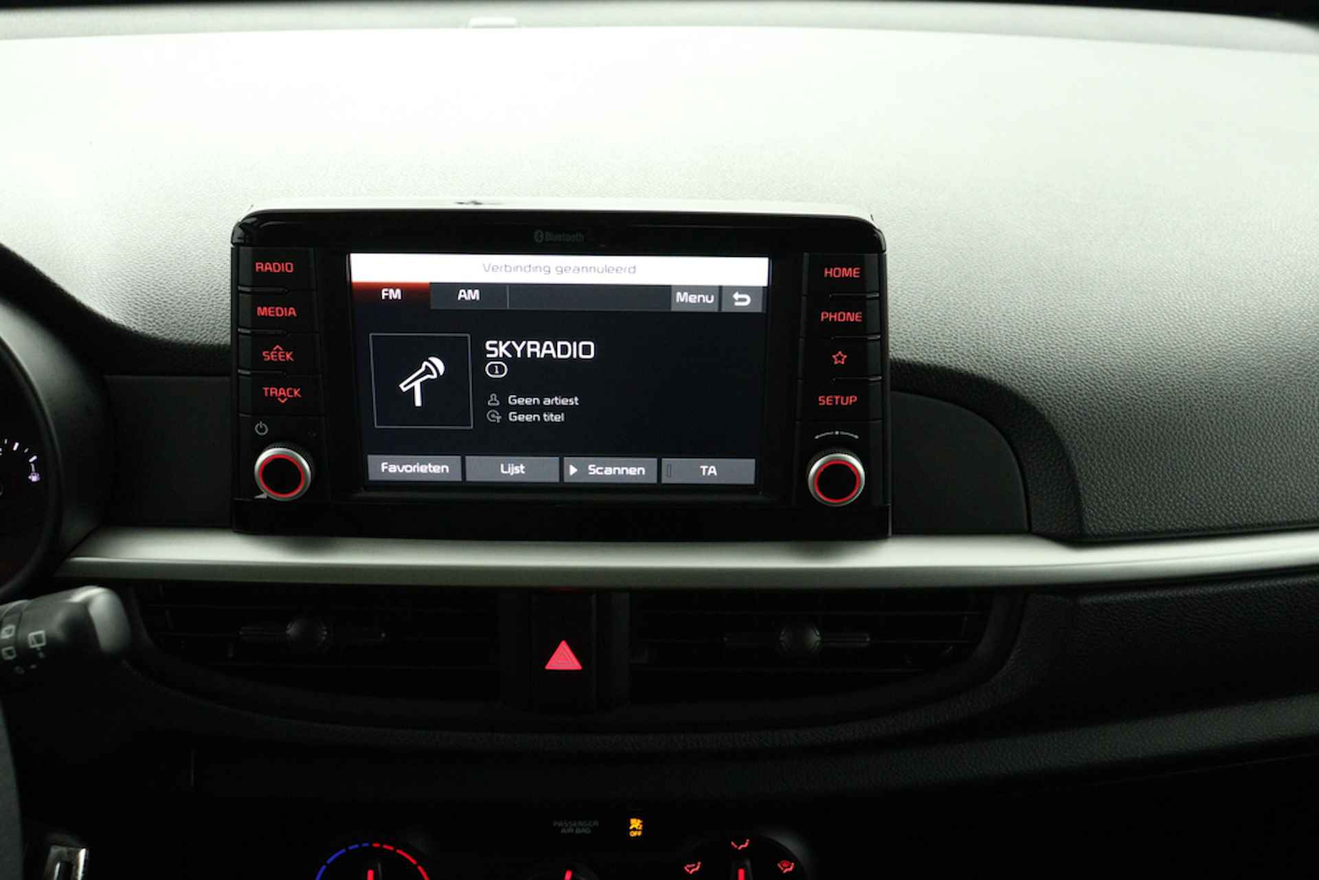 Kia Picanto 1.0 MPI COMFORTPLUSLINE 4Z AC/CRUISE/APPLE.CARPLAY/CAMERA/LICHT.SENS - 28/43