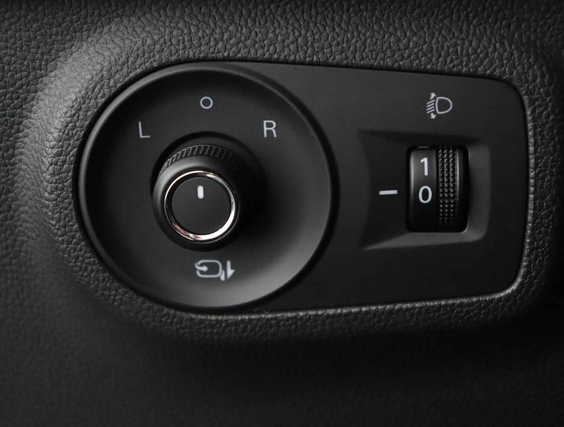 MG ZS EV Long Range Luxury | 1e-Eigenaar | Panoramadak | Leder | Led Koplampen | Navi | Apple CarPlay | - 25/51