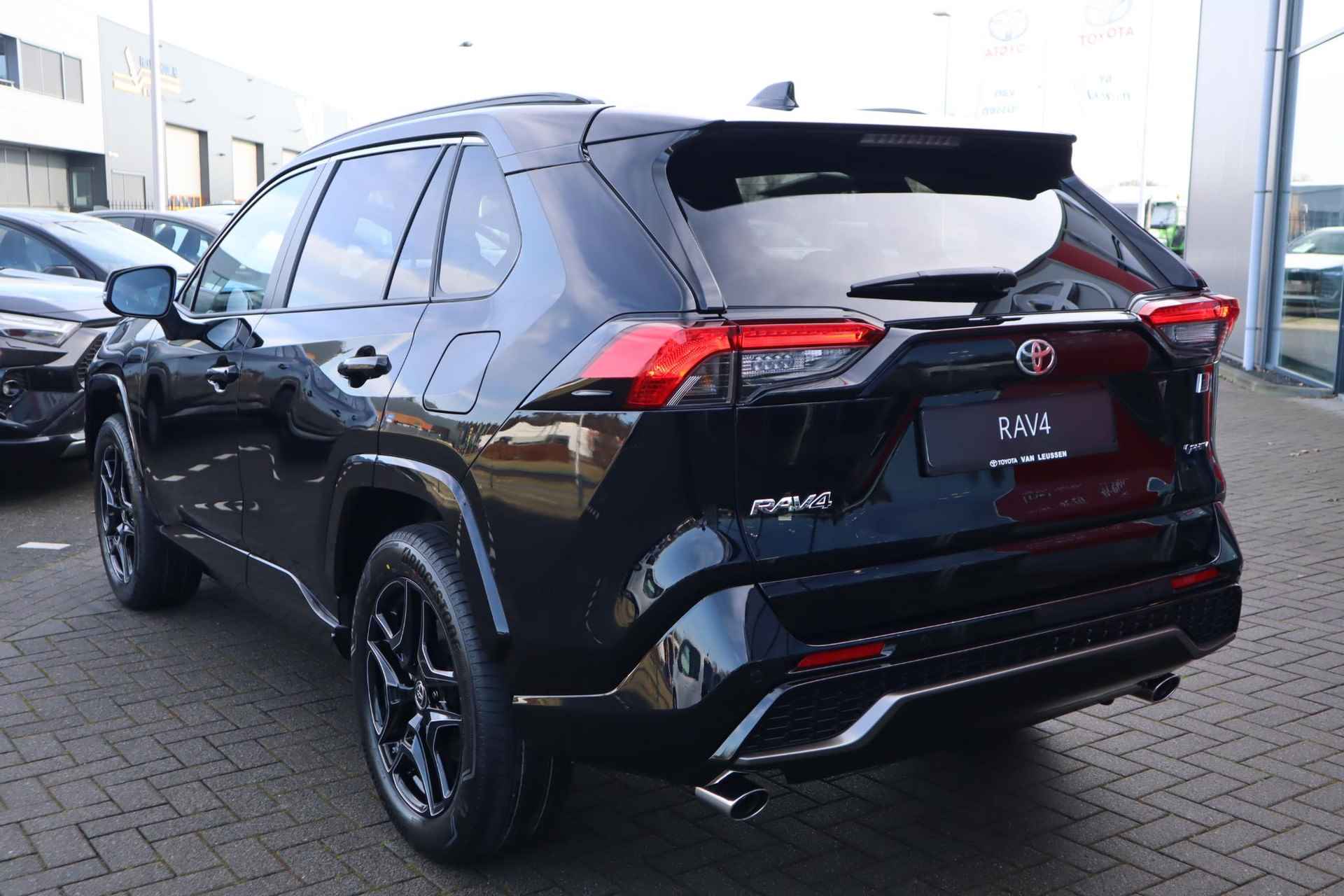 Toyota RAV4 2.5 Plug-in Hybrid AWD GR SPORT 19"LMV BLISS 360GR-CAM STUURVERW. MEMORY-SEAT HEAD-UP JBL NAVI DRAADLOOS-LADEN-TEL NL-AUTO NIEUW - 3/51