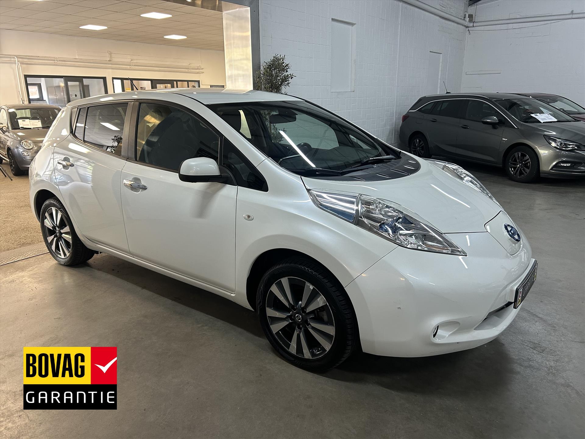 NISSAN Leaf Electric 24kW Tekna / LEER / NAVI / CAMERA