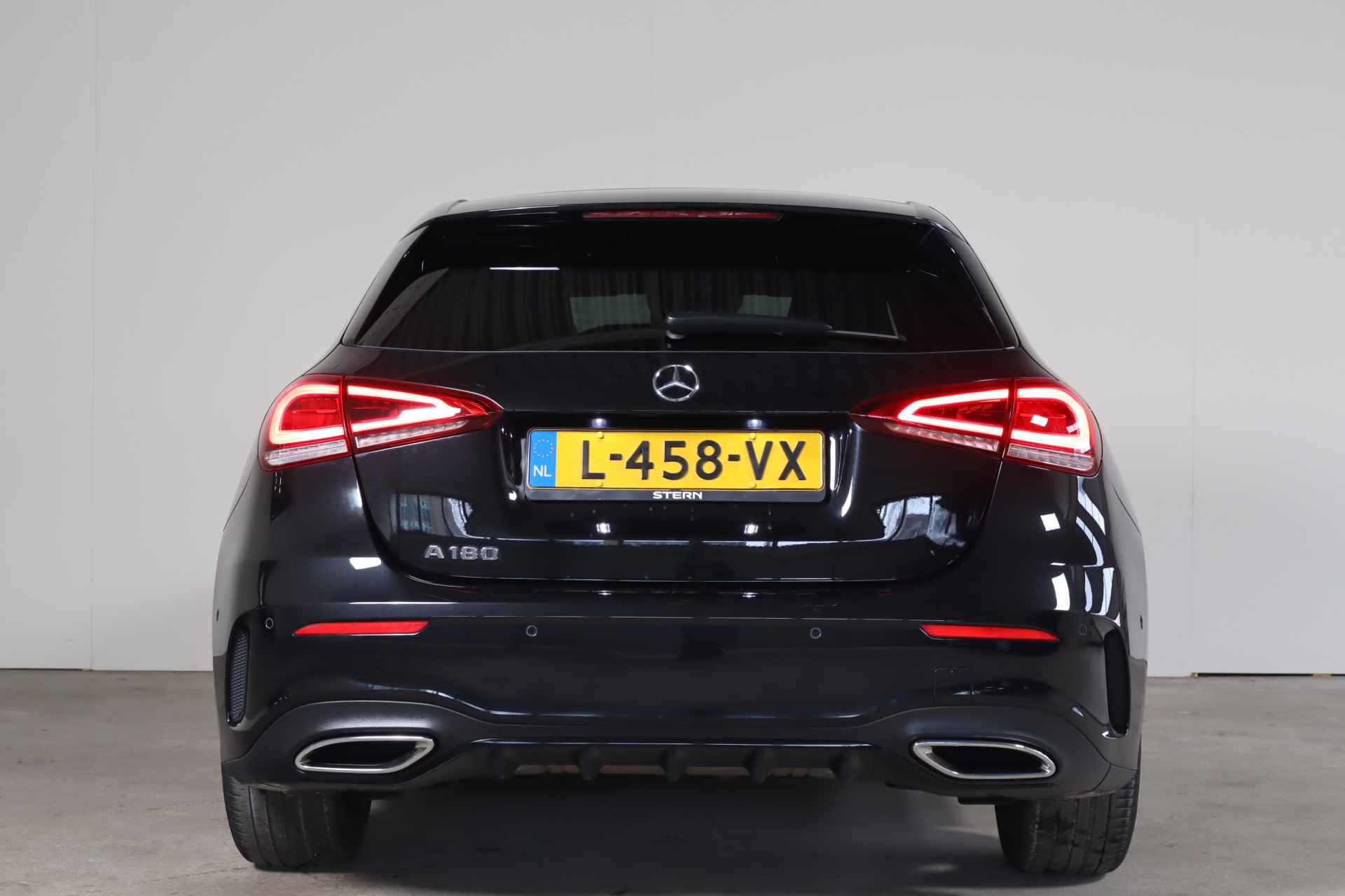 Mercedes-Benz A-Klasse 180 Business Solution AMG NL-Auto!! Sfeerverlichting I Camera - 32/34