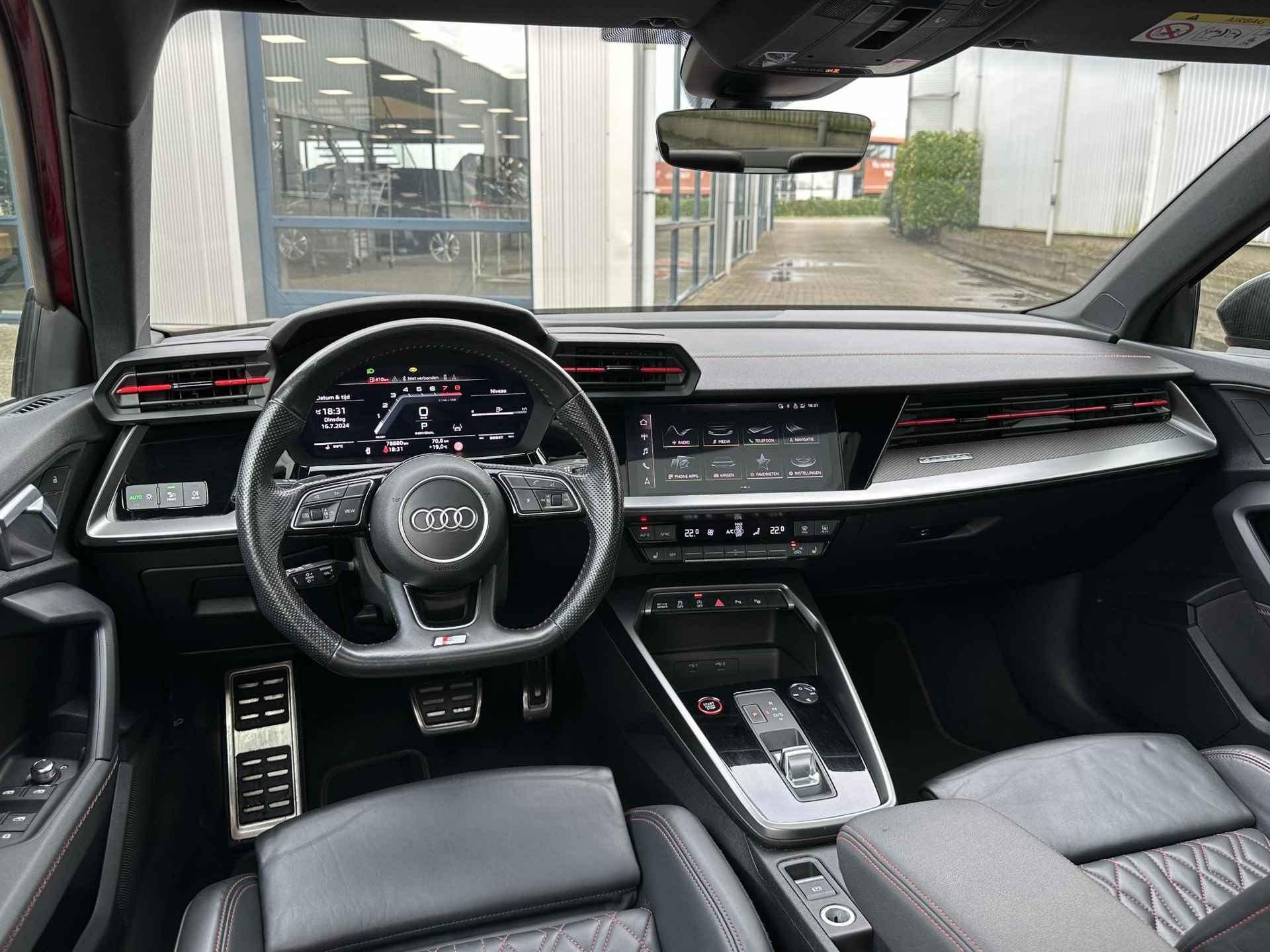 Audi S3 Limousine 2.0 TFSI quattro | Leder/Pano-Dak/RS-stoelen/19"/Keyless - 3/88