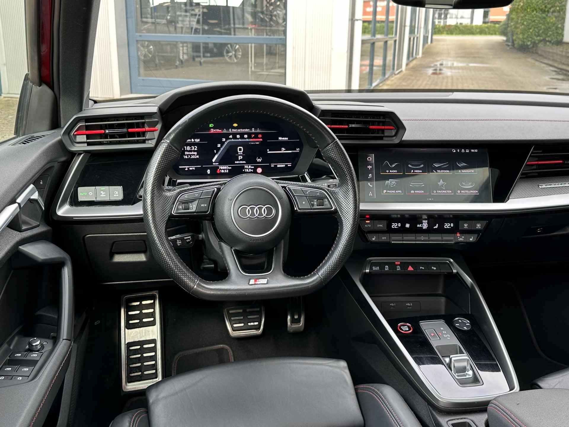 Audi S3 Limousine 2.0 TFSI quattro | Leder/Pano-Dak/RS-stoelen/19"/Keyless - 13/88