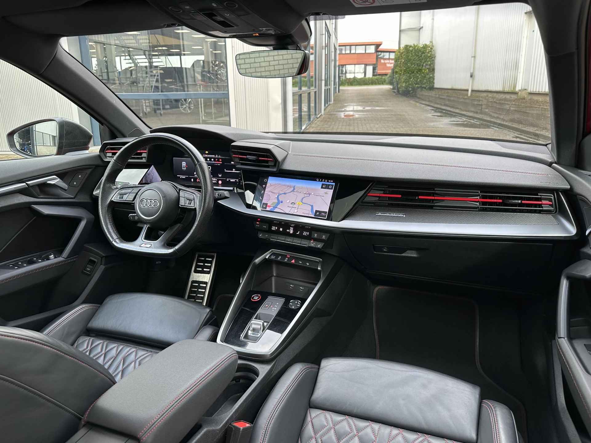 Audi S3 Limousine 2.0 TFSI quattro | Leder/Pano-Dak/RS-stoelen/19"/Keyless - 40/88