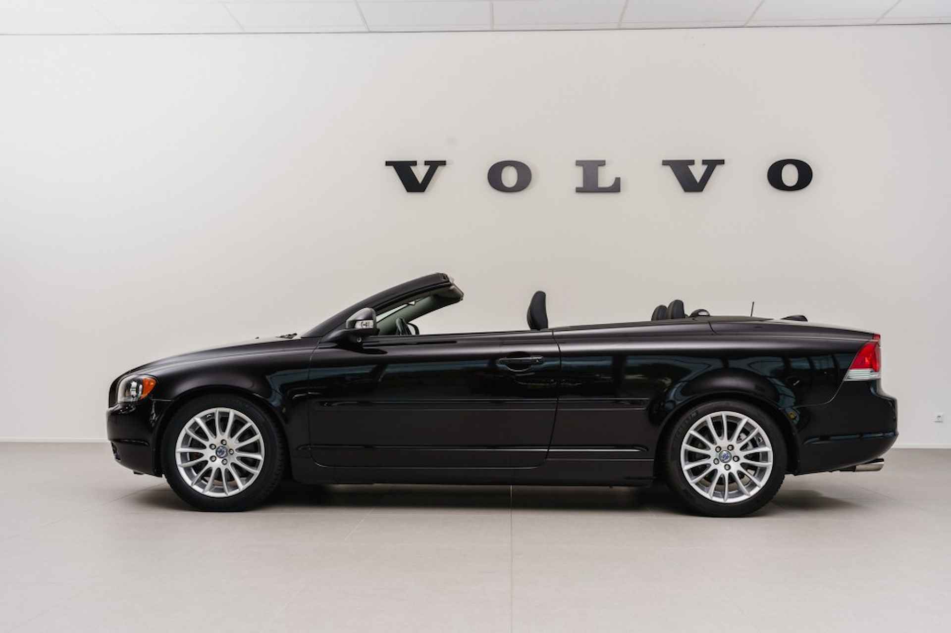 VOLVO C70 2.4i Momentum - 2/24