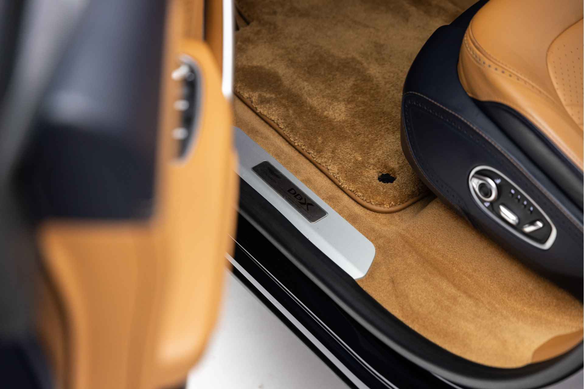 Aston Martin Dbx 4.0 V8 | Indulgence Pack | DB Elegance | Premium Audio | NL Auto - 22/98