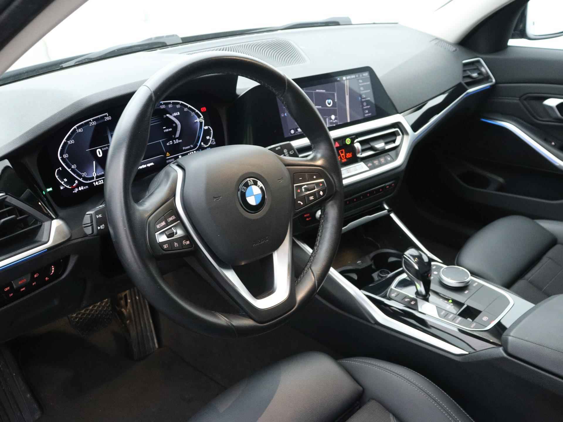 BMW 3-serie Touring 330e 292PK Plug-In Hybrid LIVE-COCKPIT LED CARPLAY - 6/40