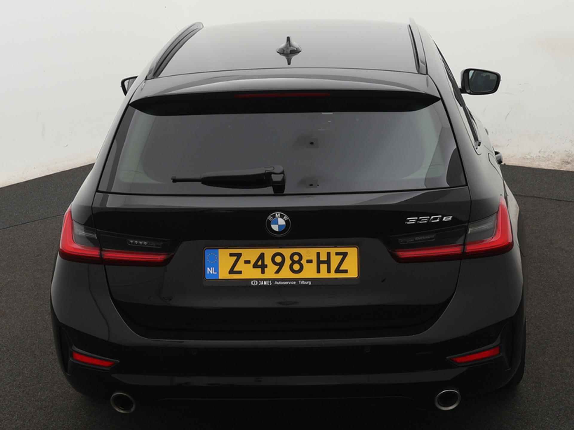 BMW 3-serie Touring 330e 292PK Plug-In Hybrid LIVE-COCKPIT LED CARPLAY - 9/40