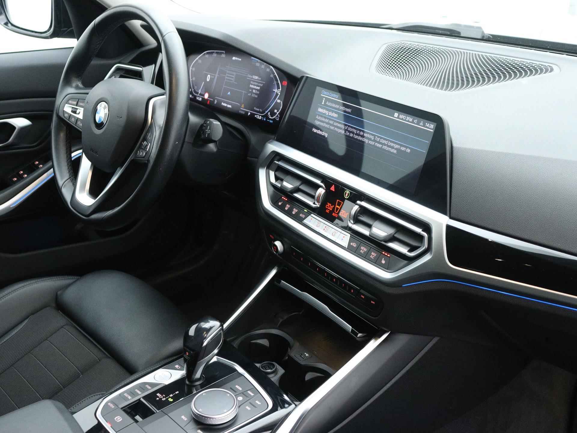 BMW 3-serie Touring 330e 292PK Plug-In Hybrid LIVE-COCKPIT LED CARPLAY - 20/40