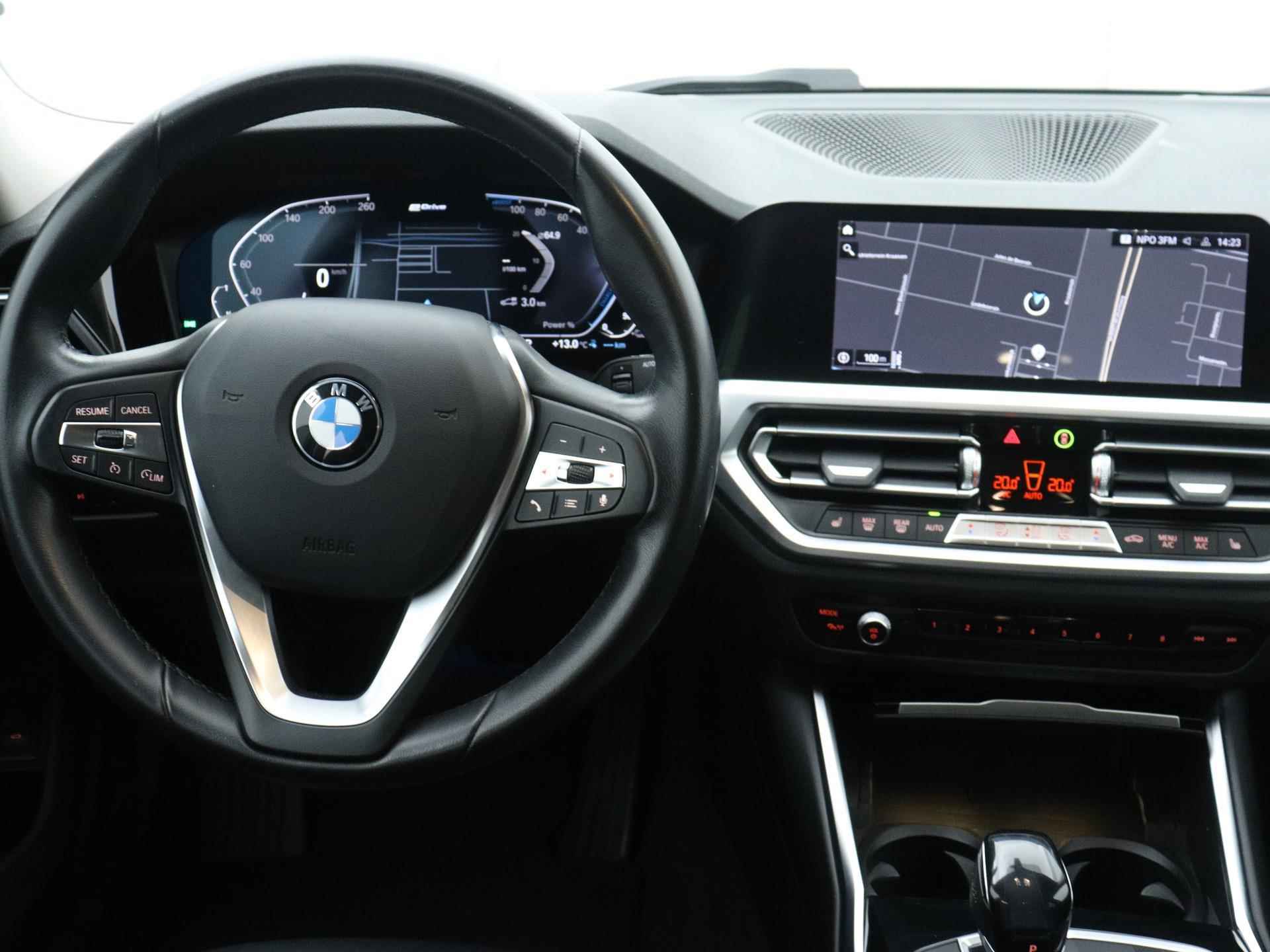 BMW 3-serie Touring 330e 292PK Plug-In Hybrid LIVE-COCKPIT LED CARPLAY - 24/40