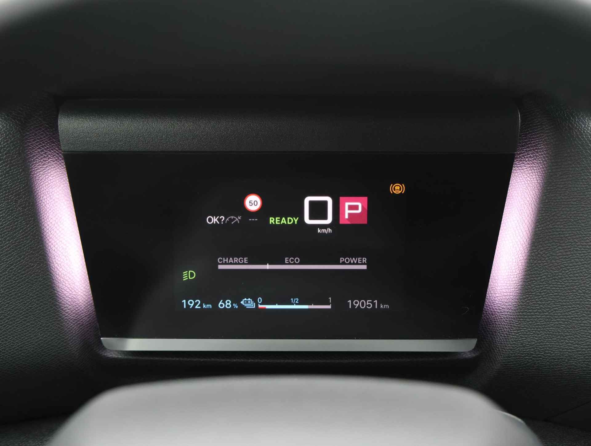 Citroen Ë-C4 Feel Pack 50 kWh 3-fase | Halfleer | Achteruitrijcamera | Climate | Apple Carplay/Android Auto | 18" LMV - 32/42