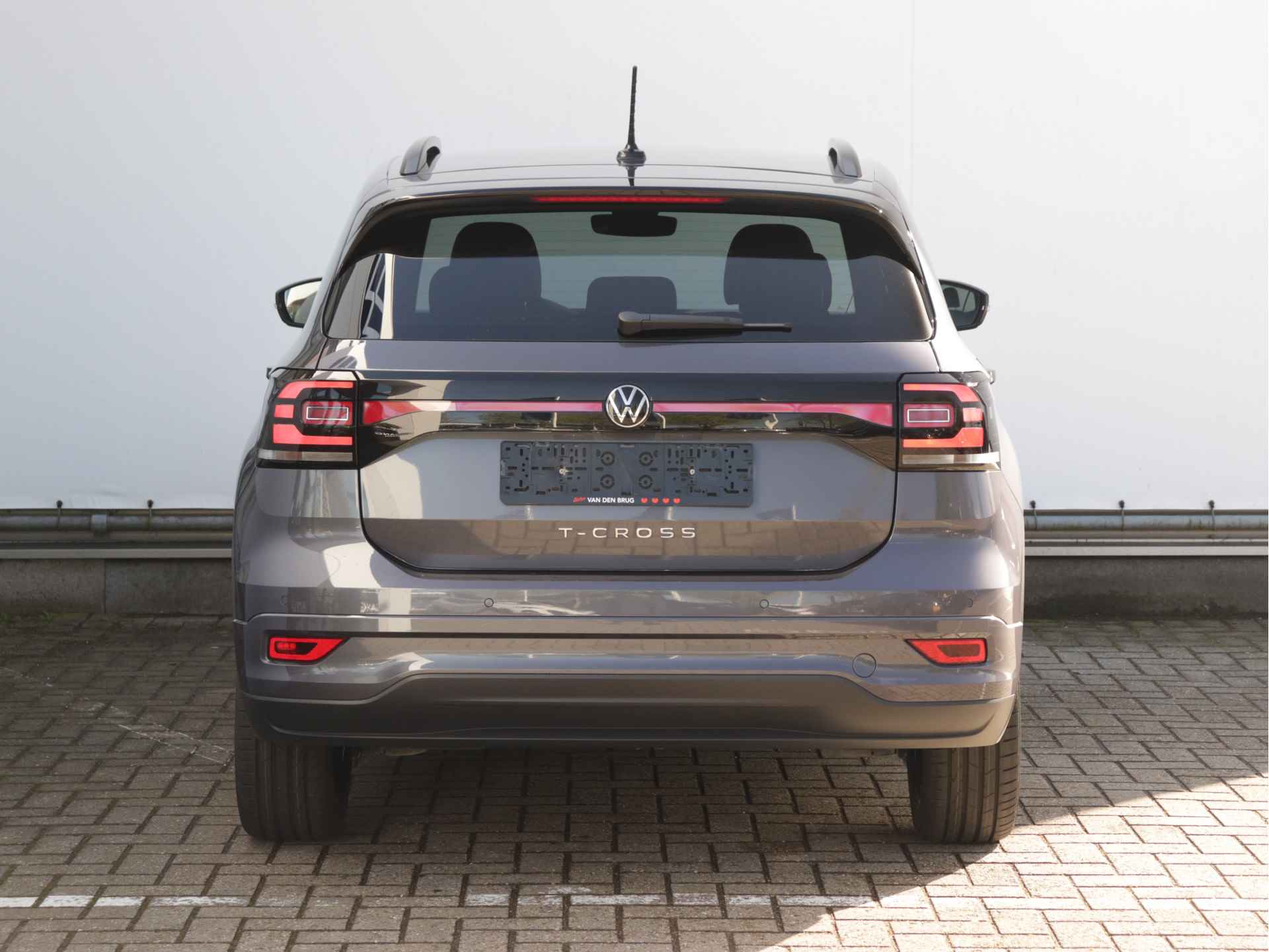 Volkswagen T-Cross 1.0 TSI R-Line 110pk Automaat | Navigatie | Stoelverwarming | Parkeersensoren | 18" Velgen | - 6/41