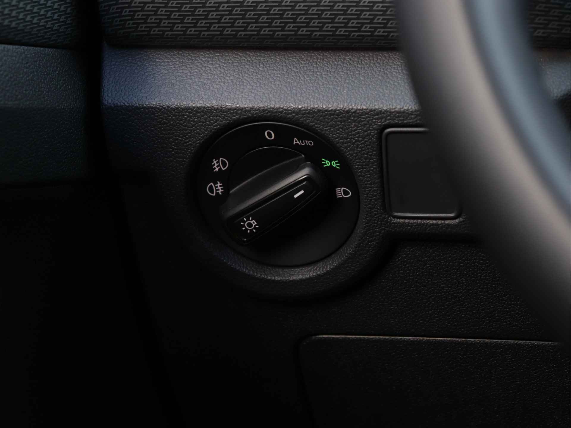 Volkswagen T-Cross 1.0 TSI R-Line 110pk Automaat | Navigatie | Stoelverwarming | Parkeersensoren | 18" Velgen | - 37/41