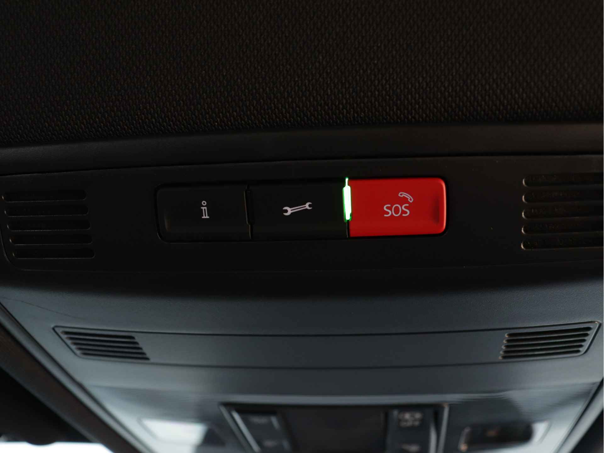 Volkswagen T-Cross 1.0 TSI R-Line 110pk Automaat | Navigatie | Stoelverwarming | Parkeersensoren | 18" Velgen | - 38/41