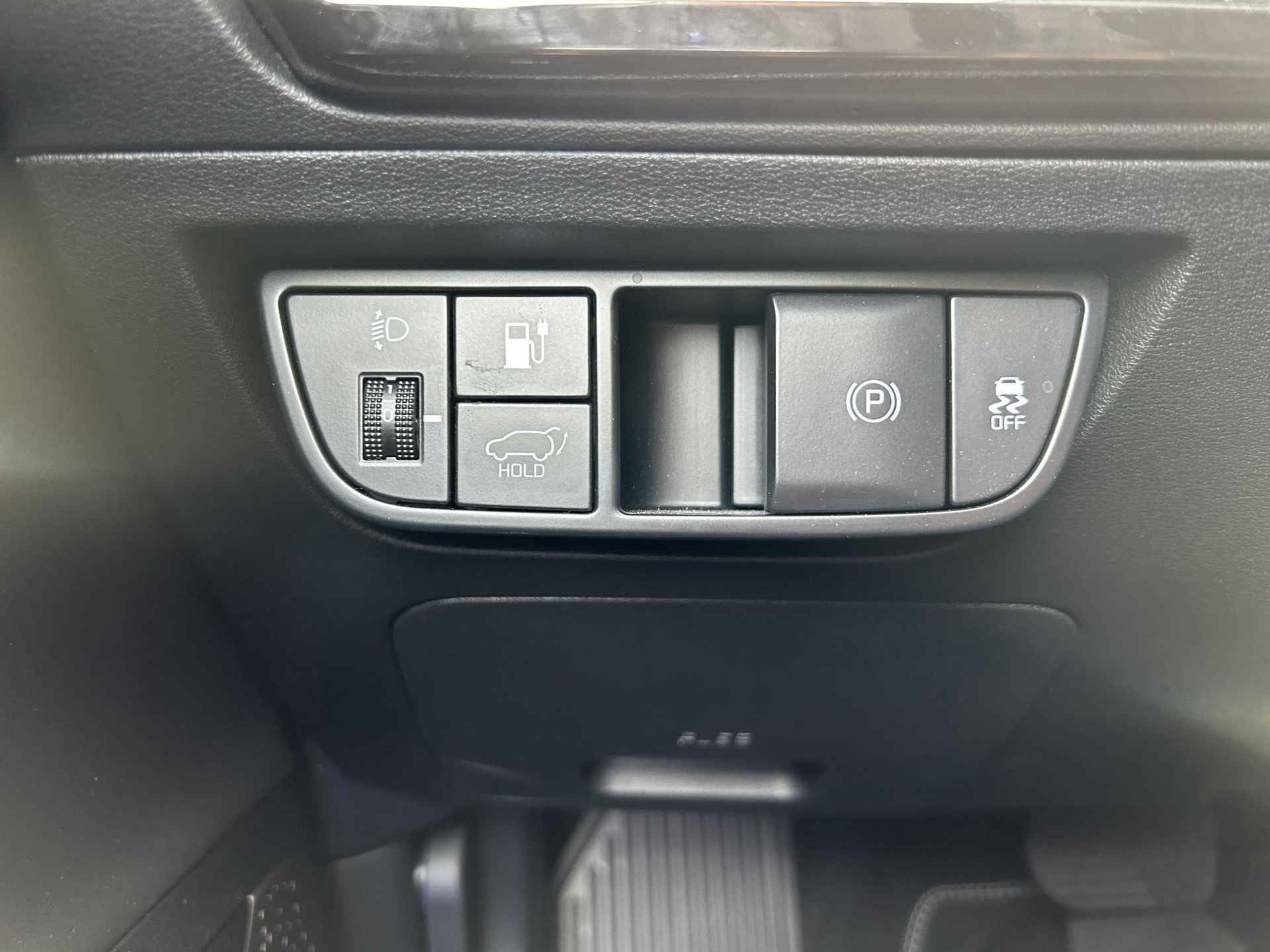 Kia EV6 Plus 77.4 kWh Apple Carplay | Navi | Addaptive Cruise Controle | BTW Auto | Vegan Lederen Bekleding | Stoel-stuurverwarming | Elektrisch bedienbare voorstoelen met geheugenfunctie Fabrieksgarantie t/m 4-1-2031 - 25/36