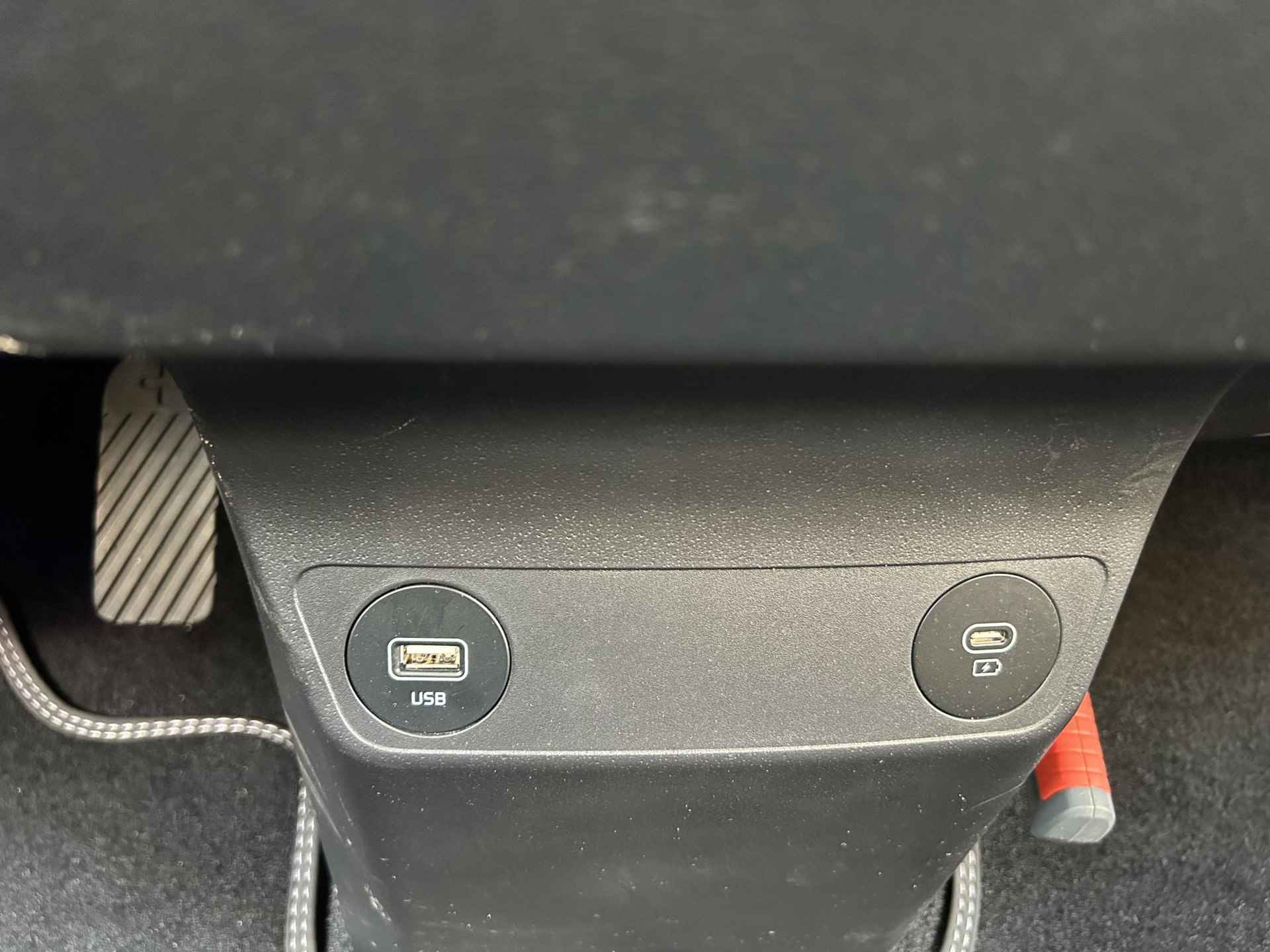 Kia EV6 Plus 77.4 kWh Apple Carplay | Navi | Addaptive Cruise Controle | BTW Auto | Vegan Lederen Bekleding | Stoel-stuurverwarming | Elektrisch bedienbare voorstoelen met geheugenfunctie Fabrieksgarantie t/m 4-1-2031 - 26/36