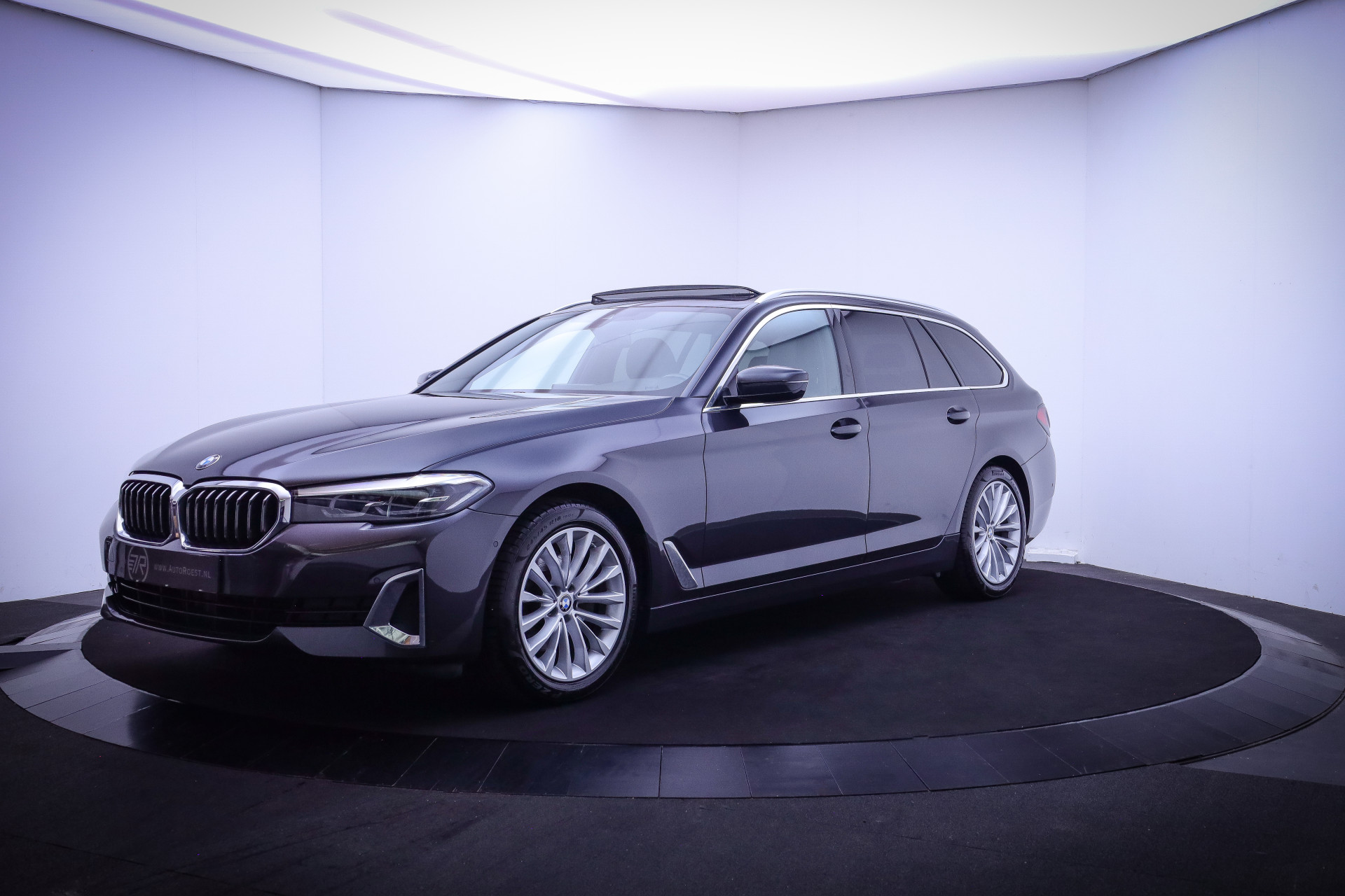 BMW 5 Serie Touring 520iA LUXURY EDITION PANO/DAKOTALEDER/TREKH.ELEK./STOELVERW./LED/HIFI