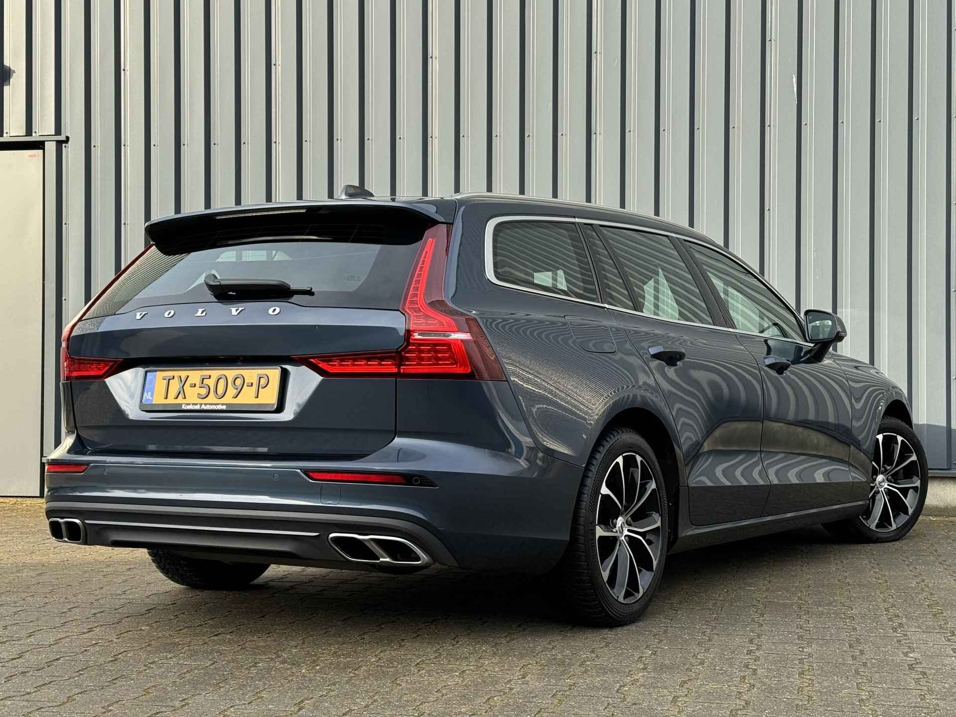 Volvo V60 2.0 D3 Momentum | Trekhaak | 4x stoelverw | Harman/Kardon - 2/33